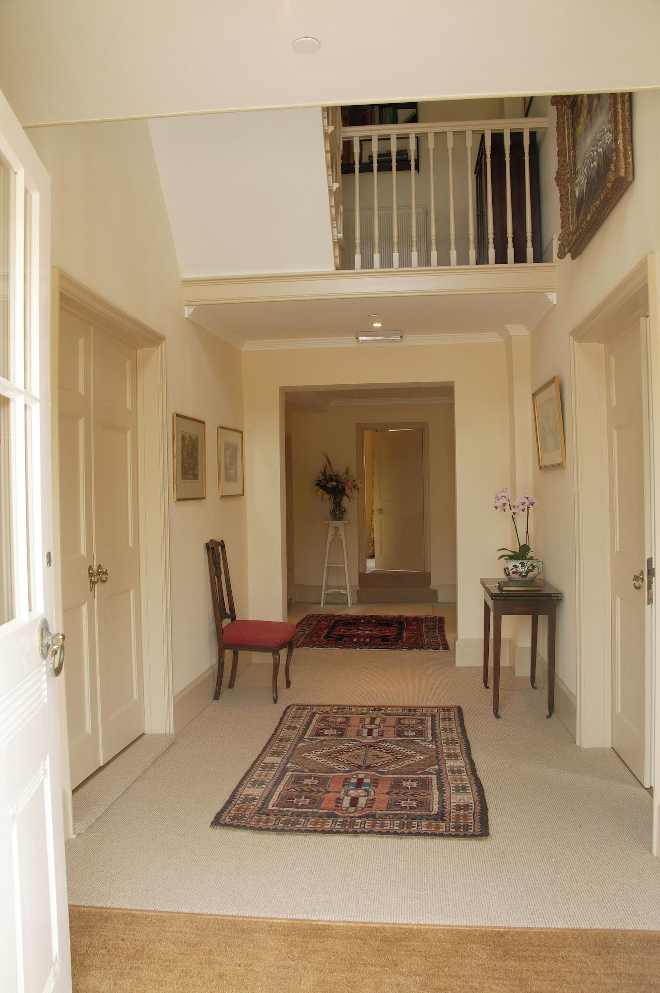 Vista Lobby Overtown Manor