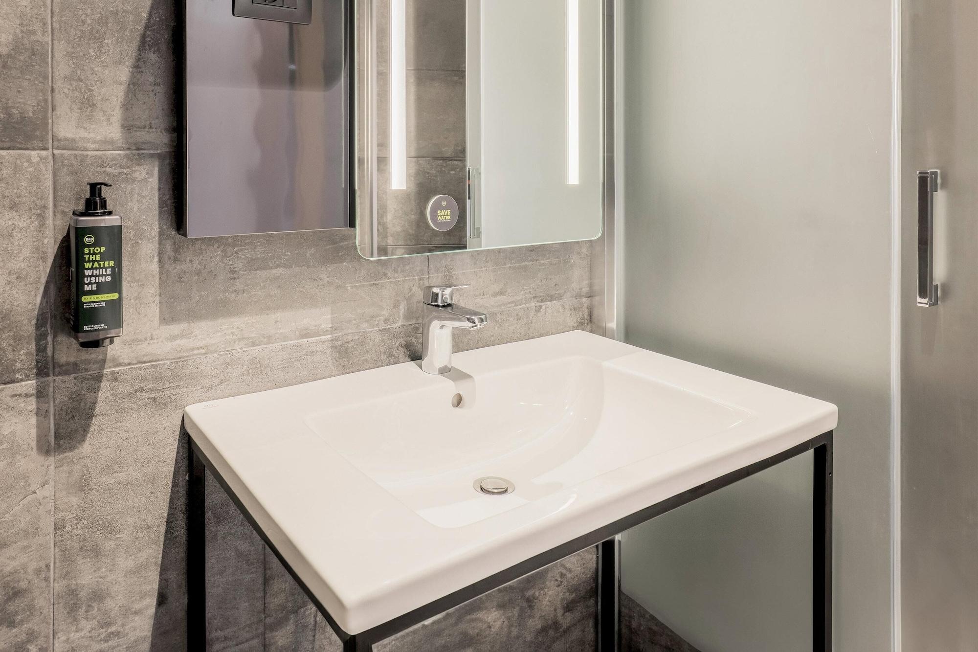 Equipamiento de Habitación B&B Hotel Prato City Center