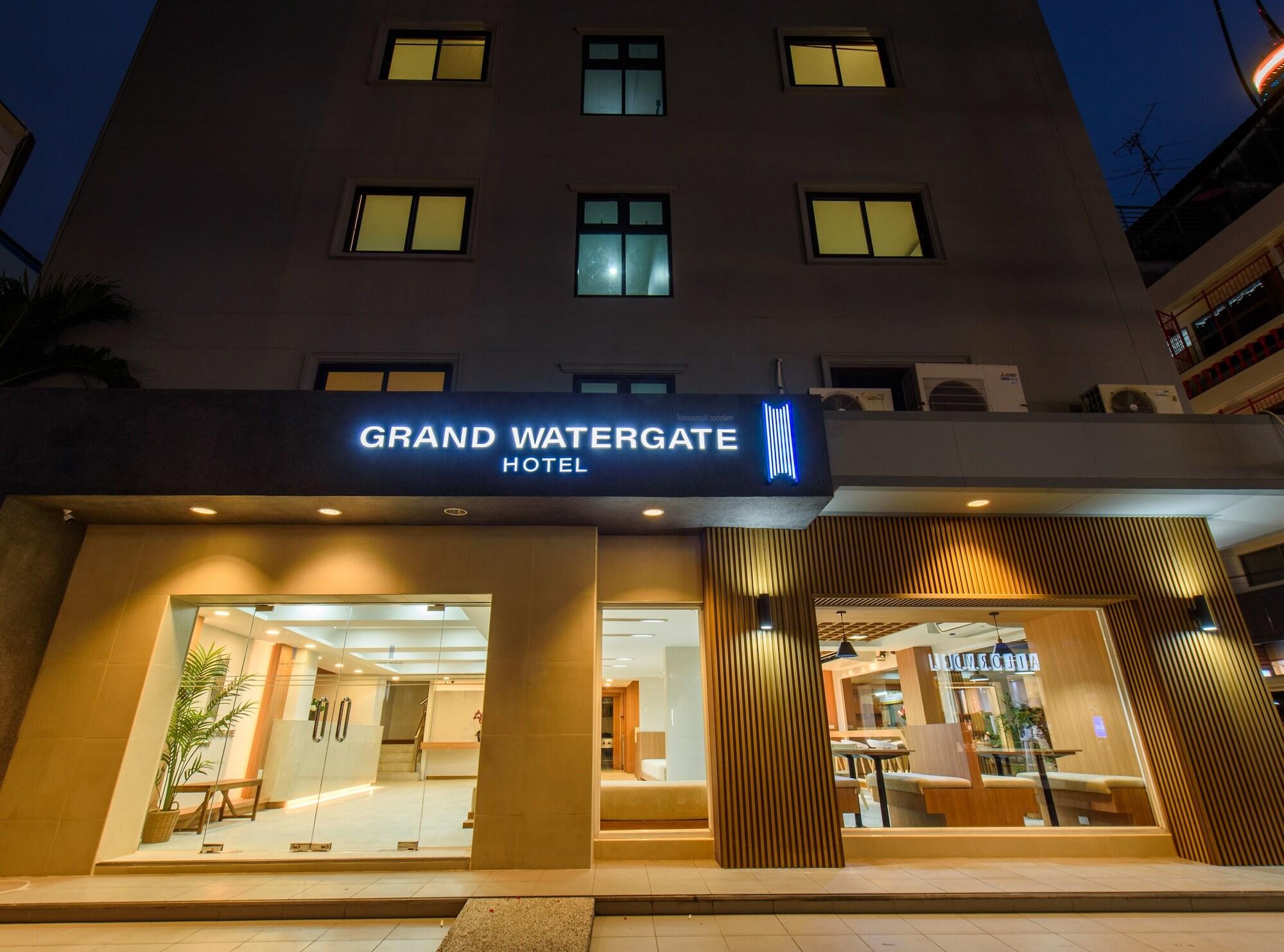 Varios Grand Watergate Hotel