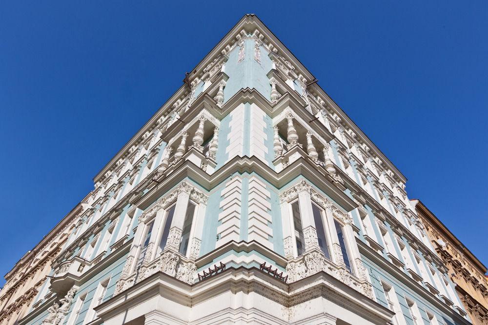 Vista da fachada Royal Prague City Apartments