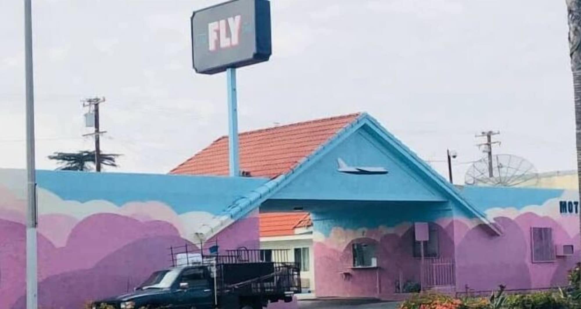 Varios The Fly Inn