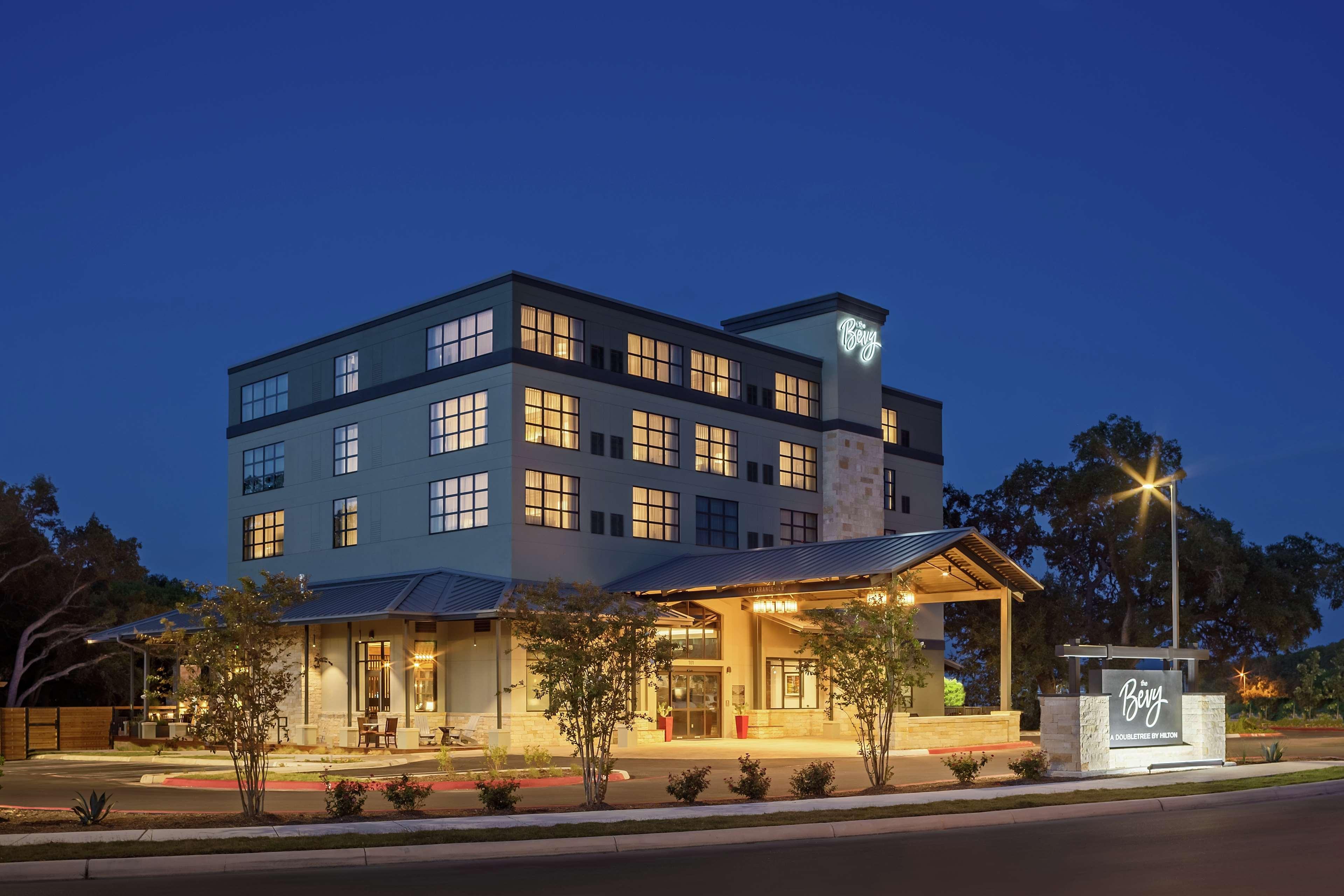 Vista Exterior The Bevy Hotel Boerne - A Doubletree By Hilton