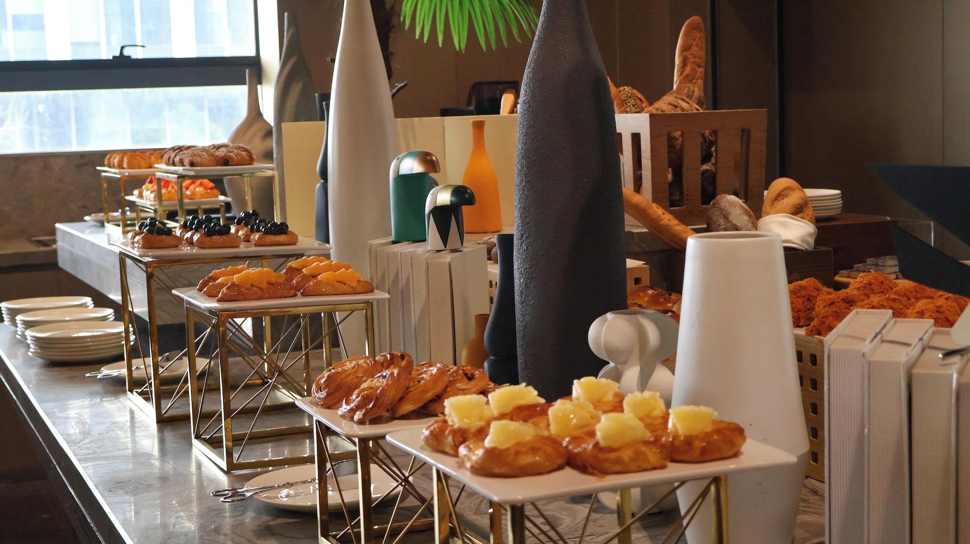 Restaurant voco Shanghai Hongqiao Hub by IHG