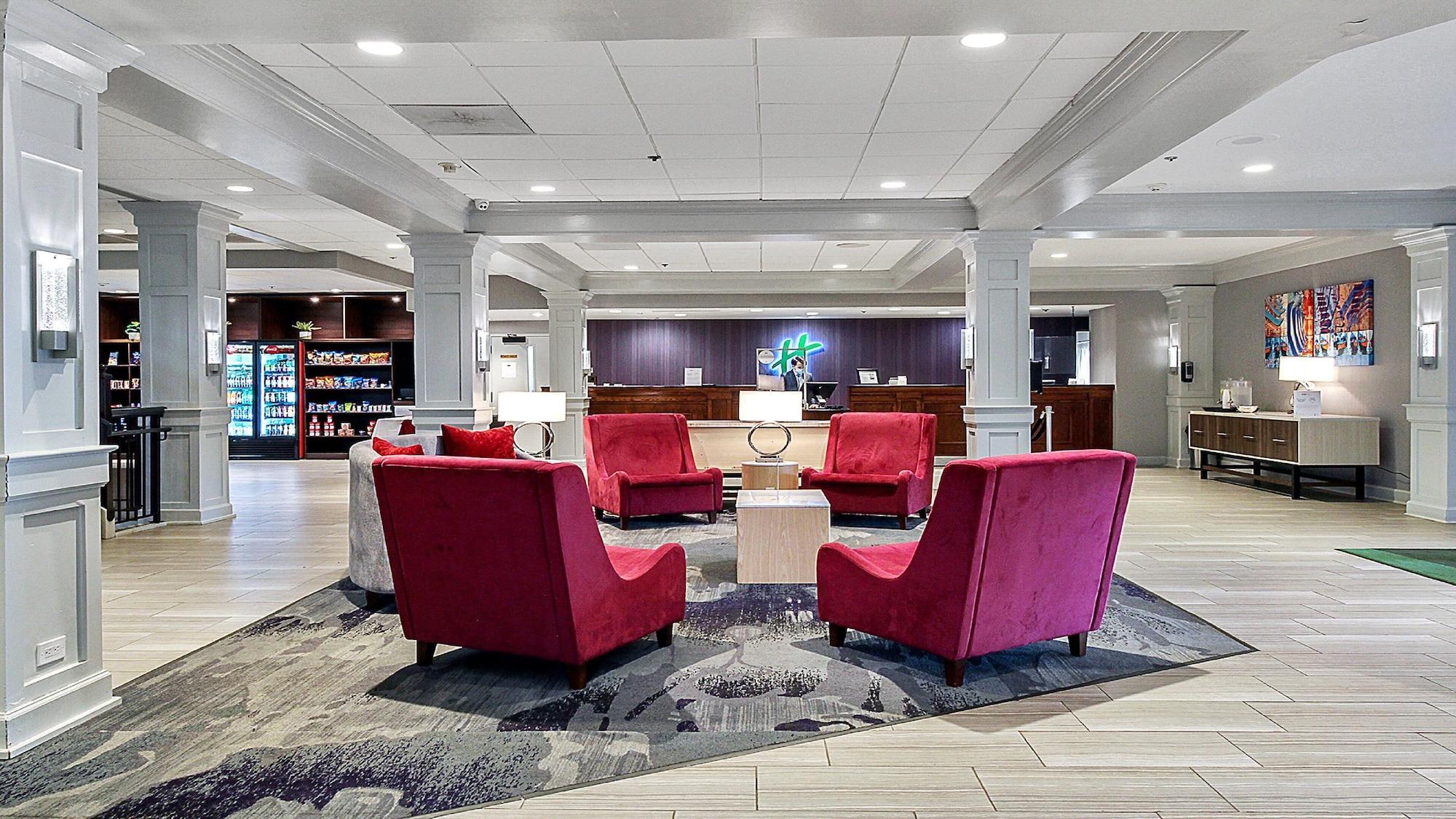 Vista Exterior Holiday Inn Chicago Nw Crystal Lk Conv Ctr by IHG