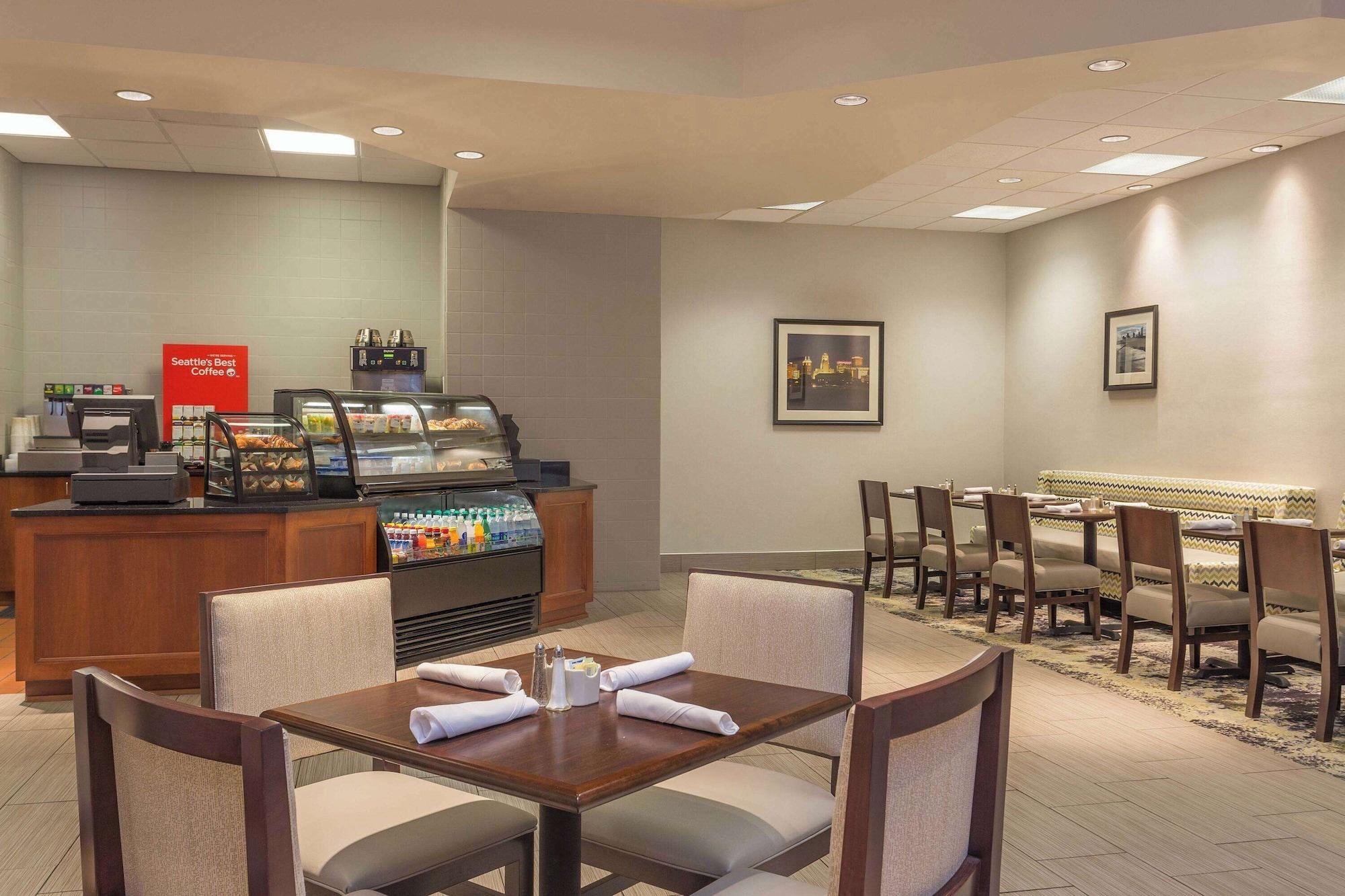 Restaurant Wyndham Garden Buffalo Downtown