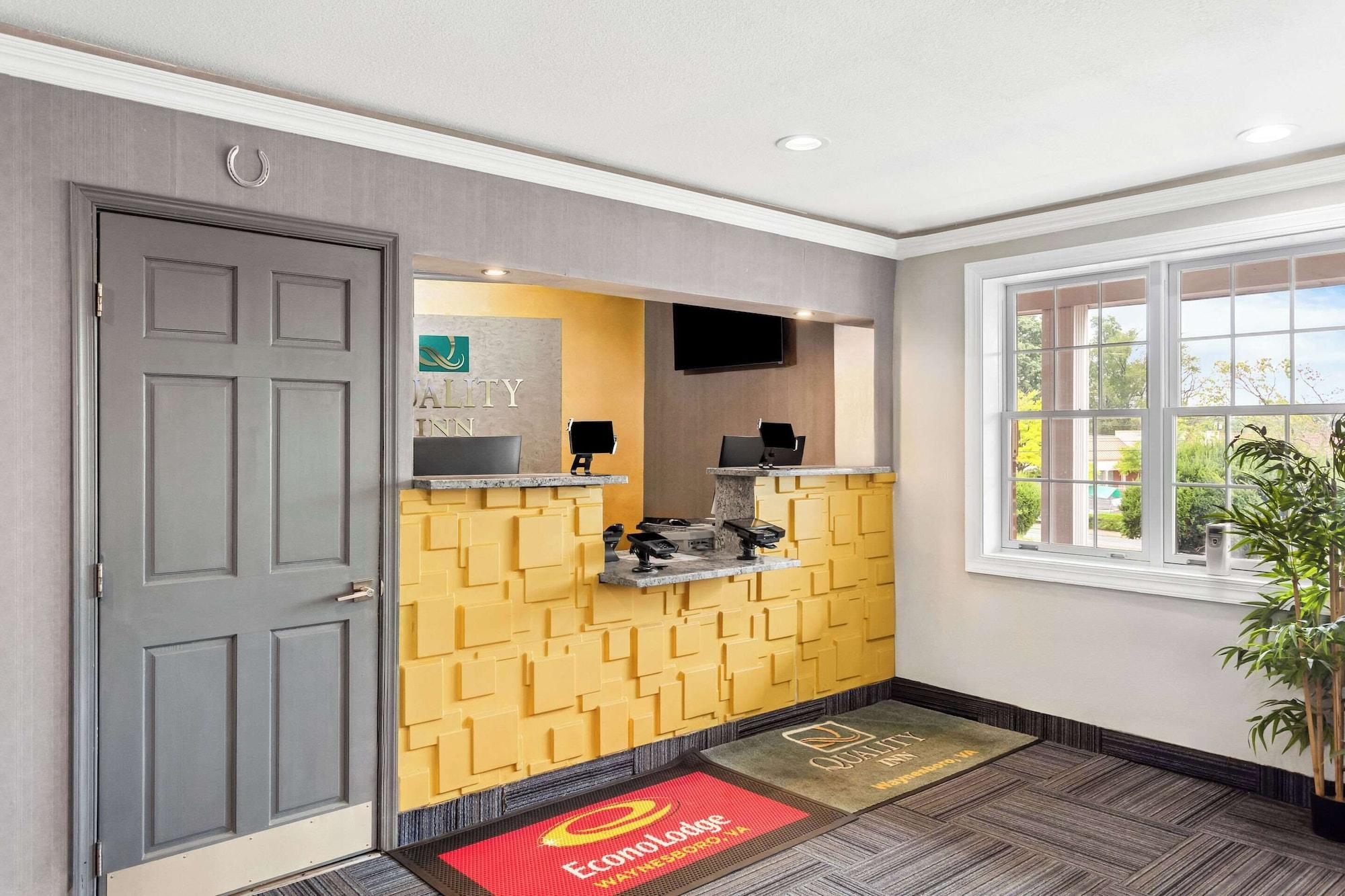 Vista Lobby Econo Lodge Waynesboro - Skyline Drive