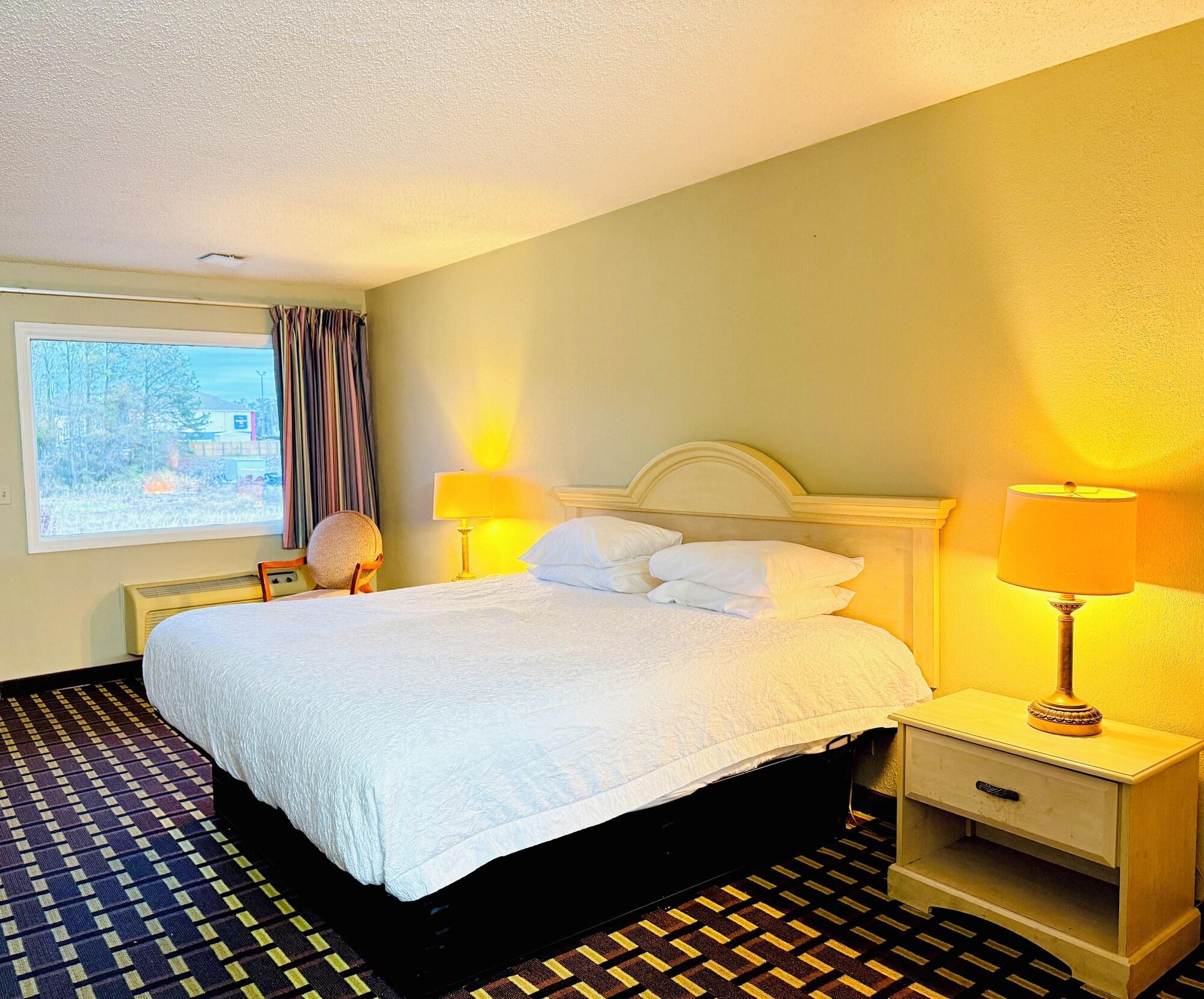 Varios Travelodge by Wyndham Thomasville AL