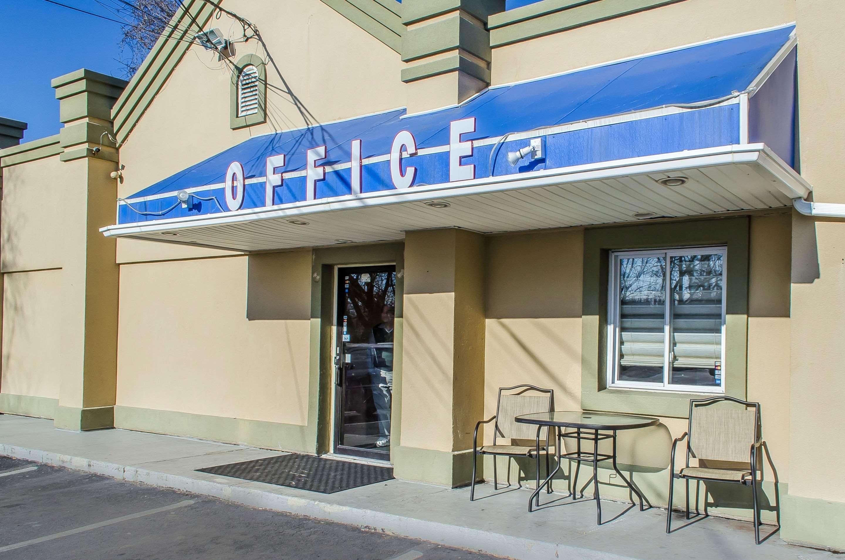 Vista Exterior Rodeway Inn Allentown South