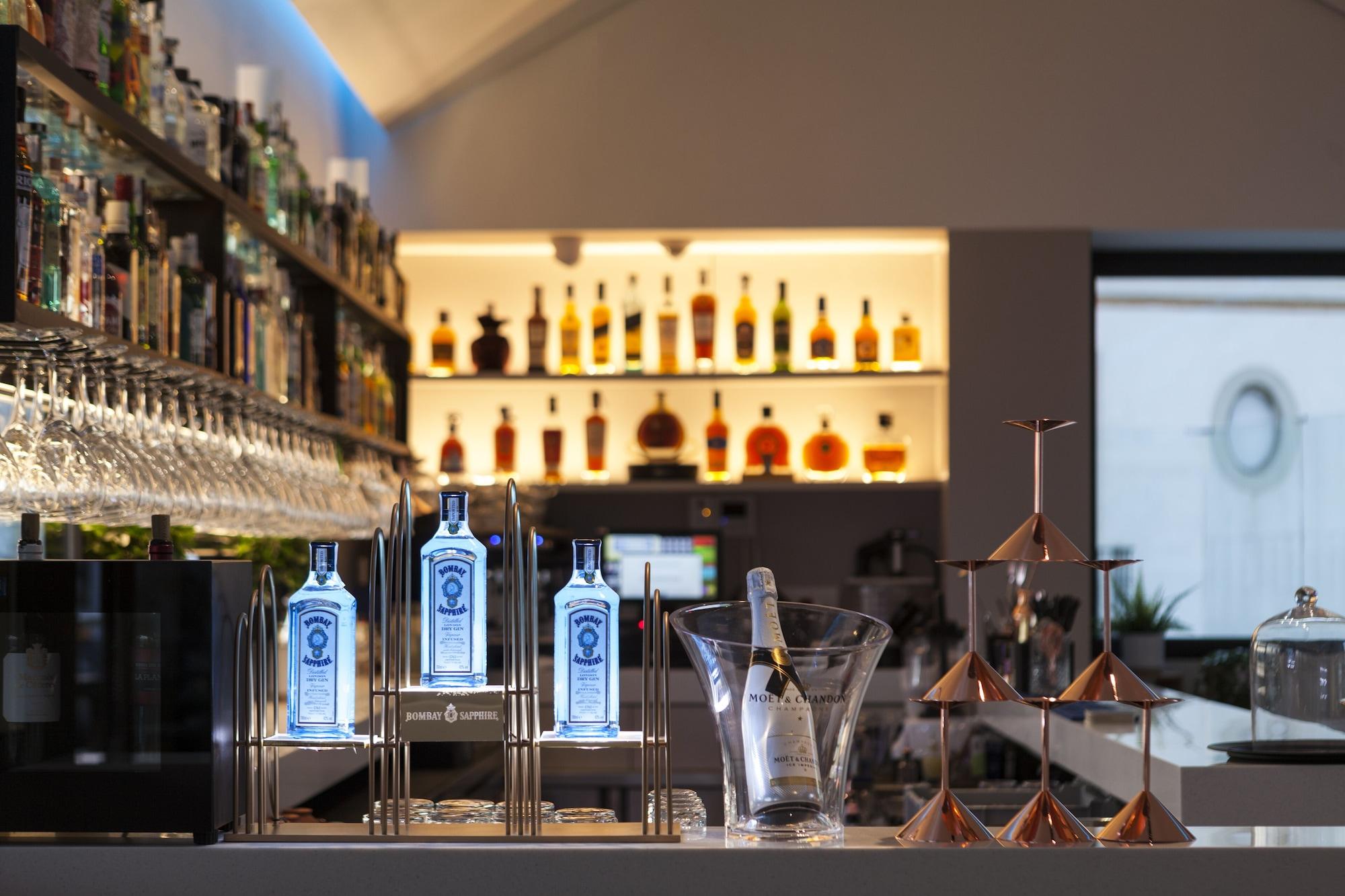 Bar/Salón Hotel Kivir Adults Recommended, Historic City Center