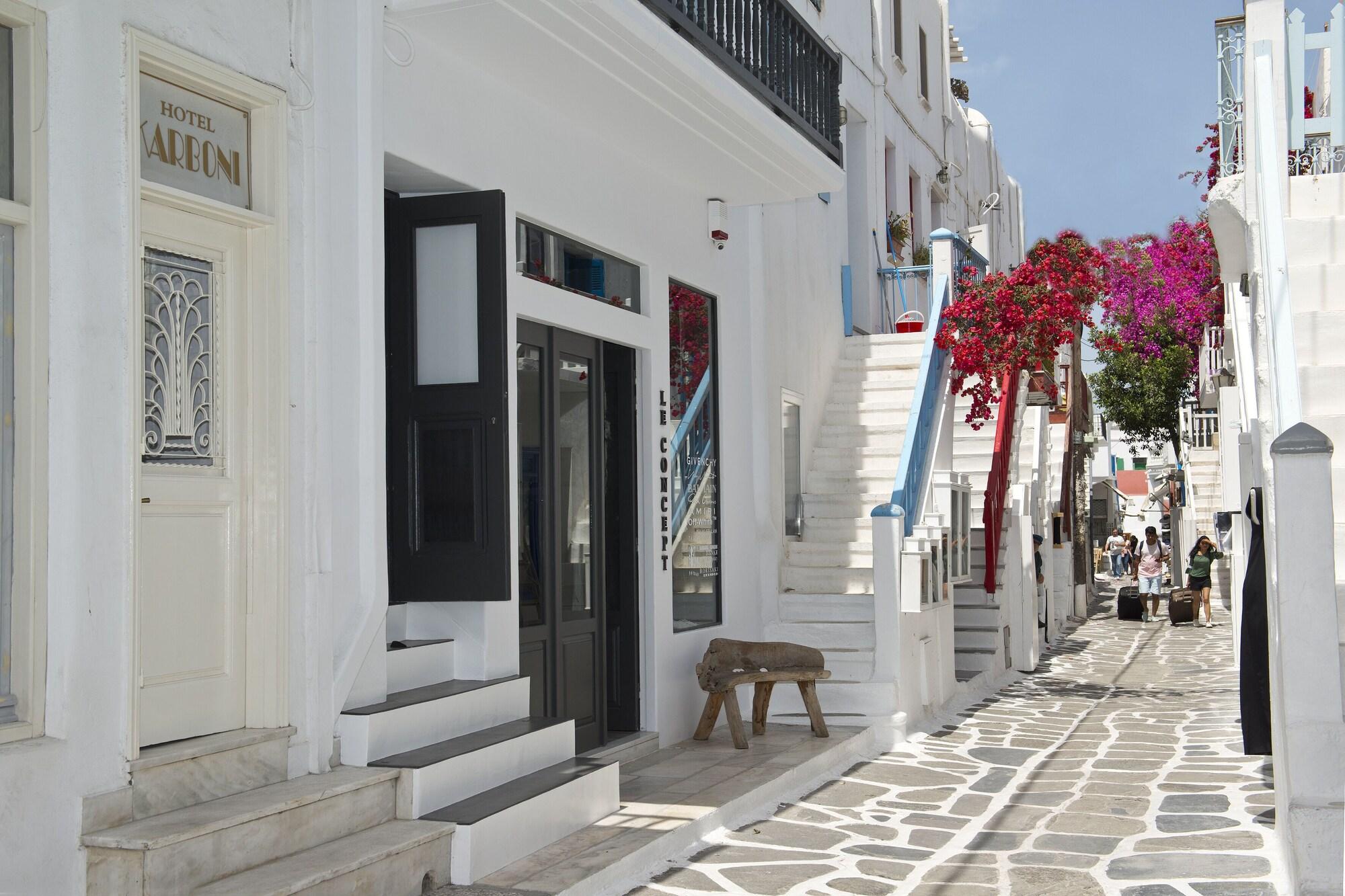 Varios Karboni Hotel