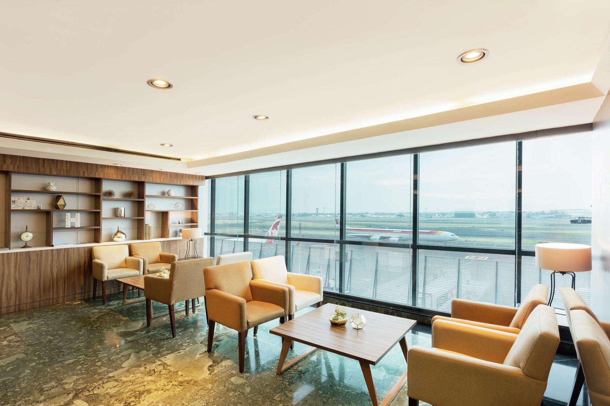 Vista Lobby Hilton Mexico City Airport