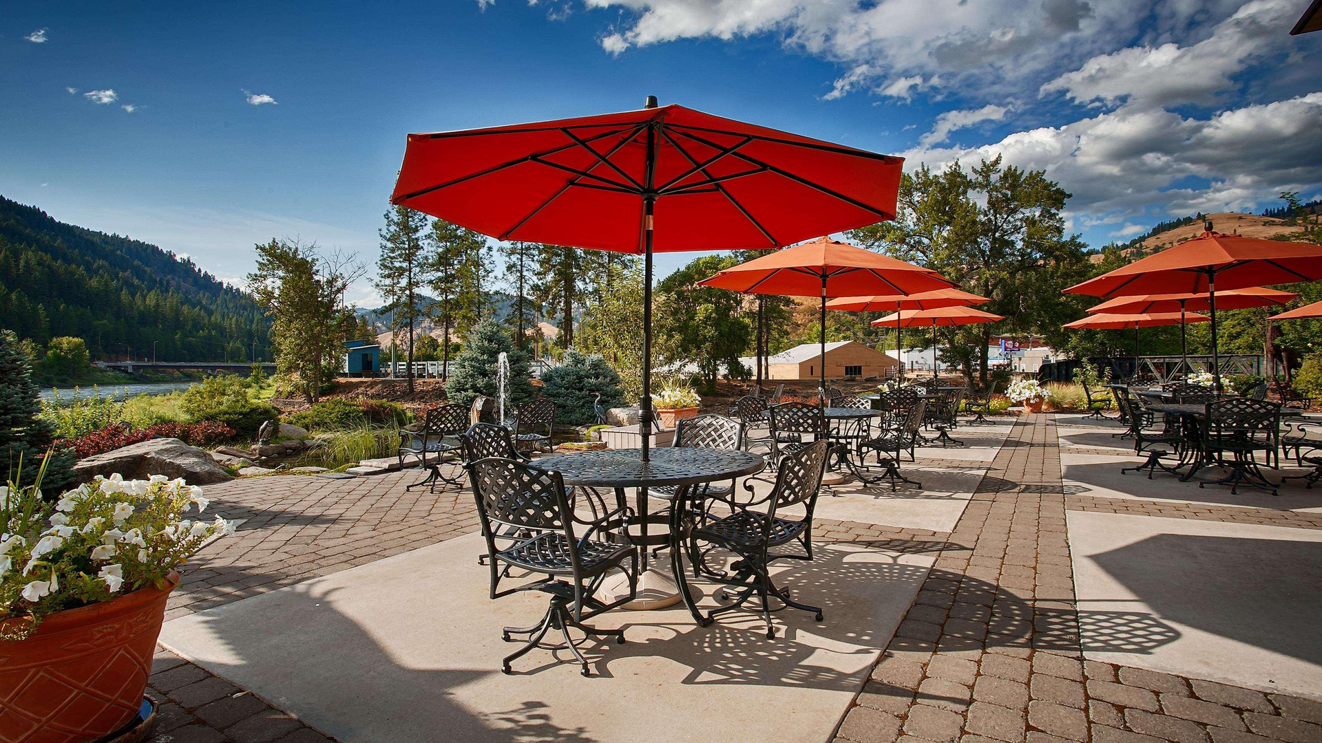 Vista Exterior Best Western Lodge At River's Edge