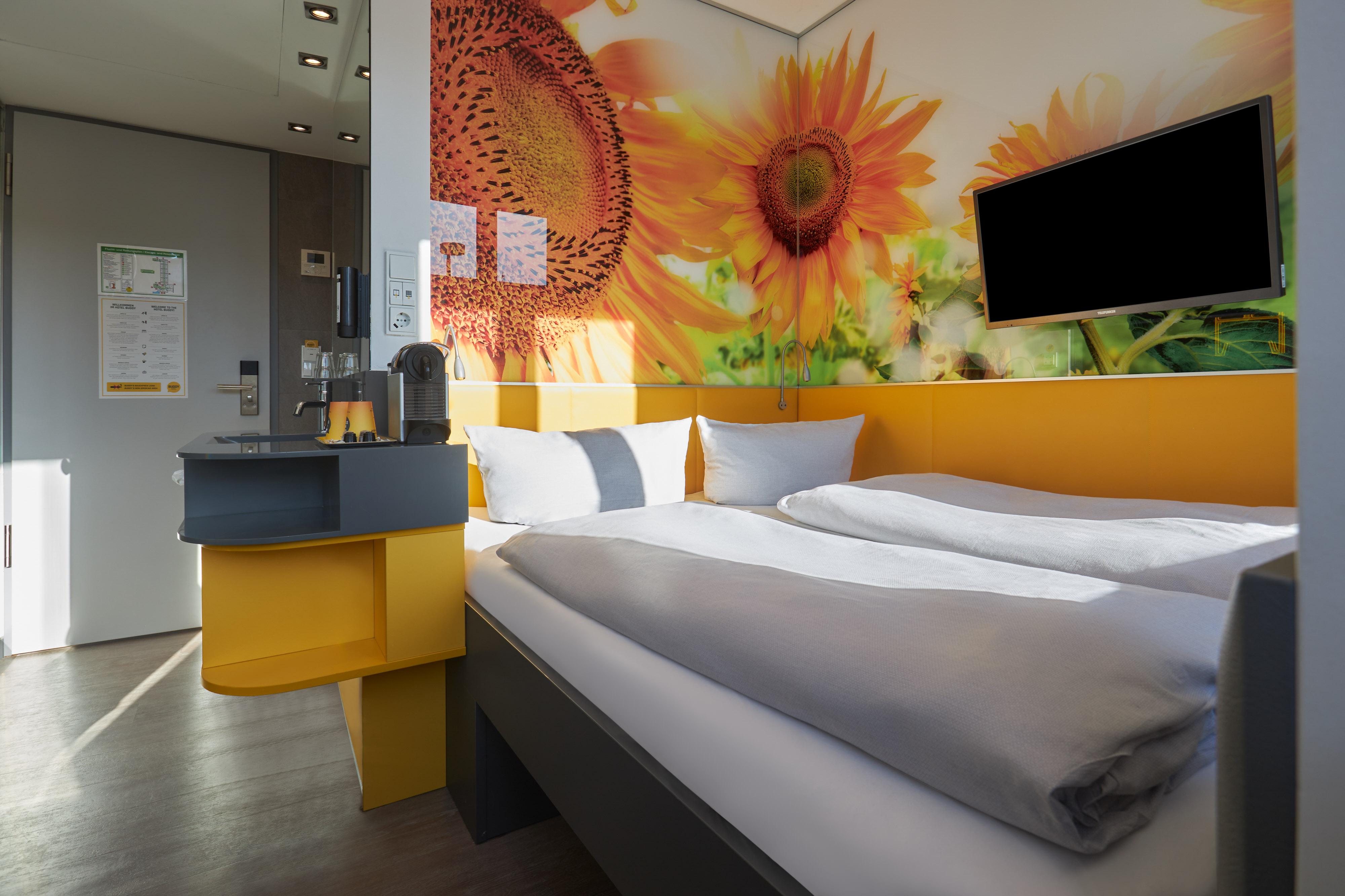 Varios Buddy Hotel