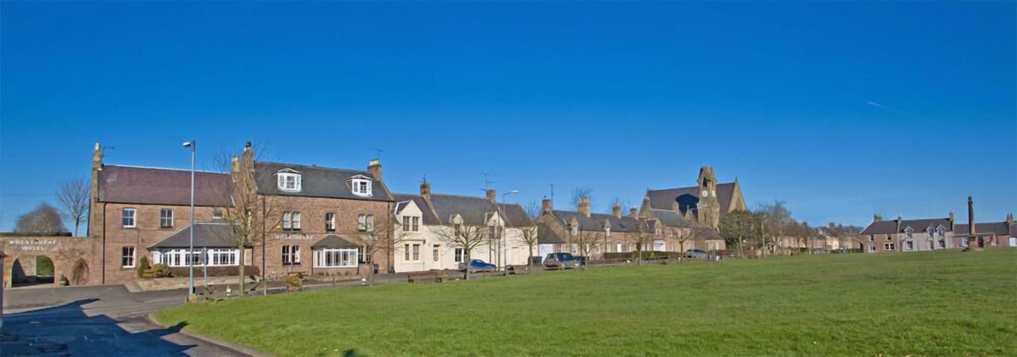 Vista Exterior The Wheatsheaf at Swinton