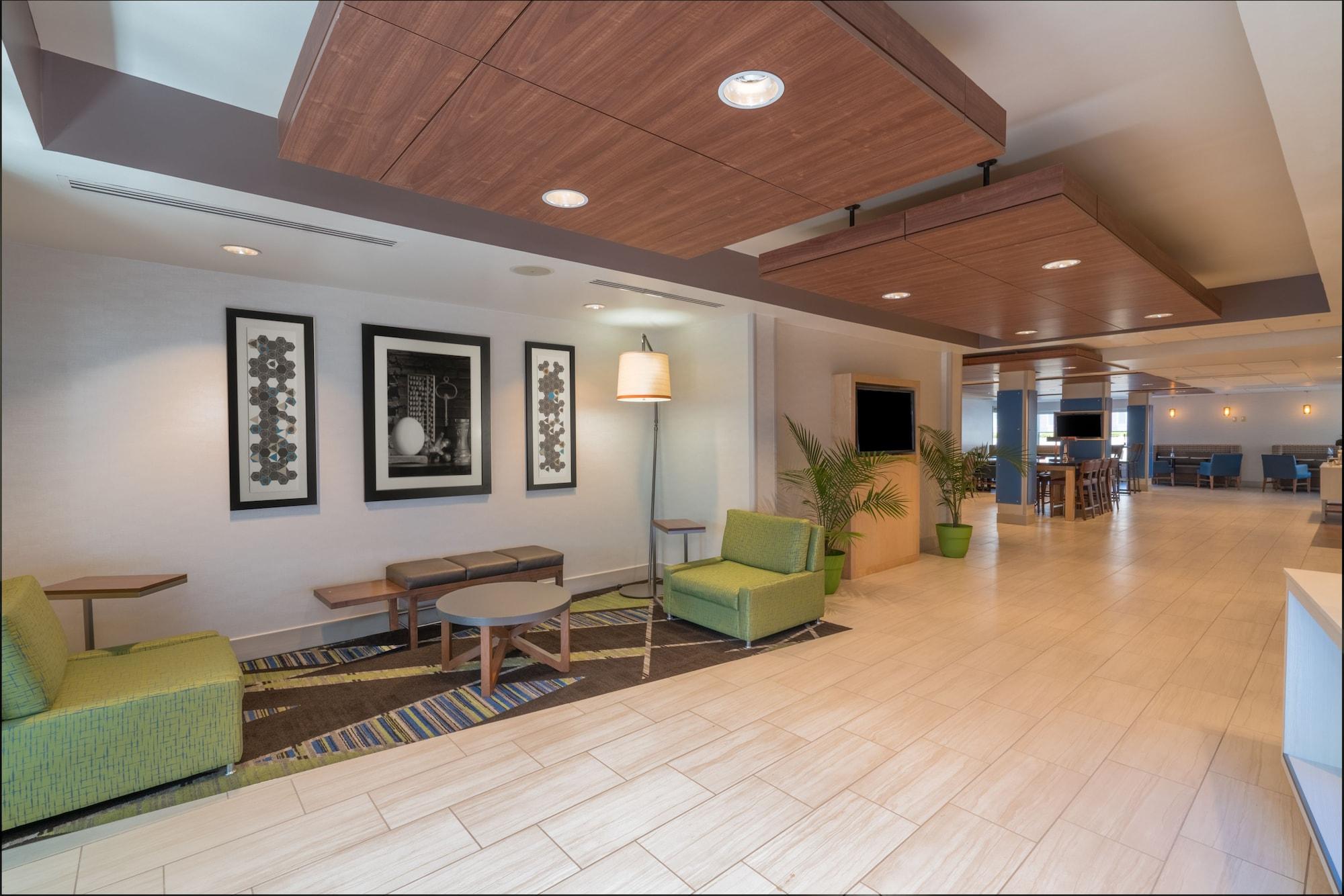 Vista Lobby Holiday Inn Express Radcliff-Fort Knox by IHG