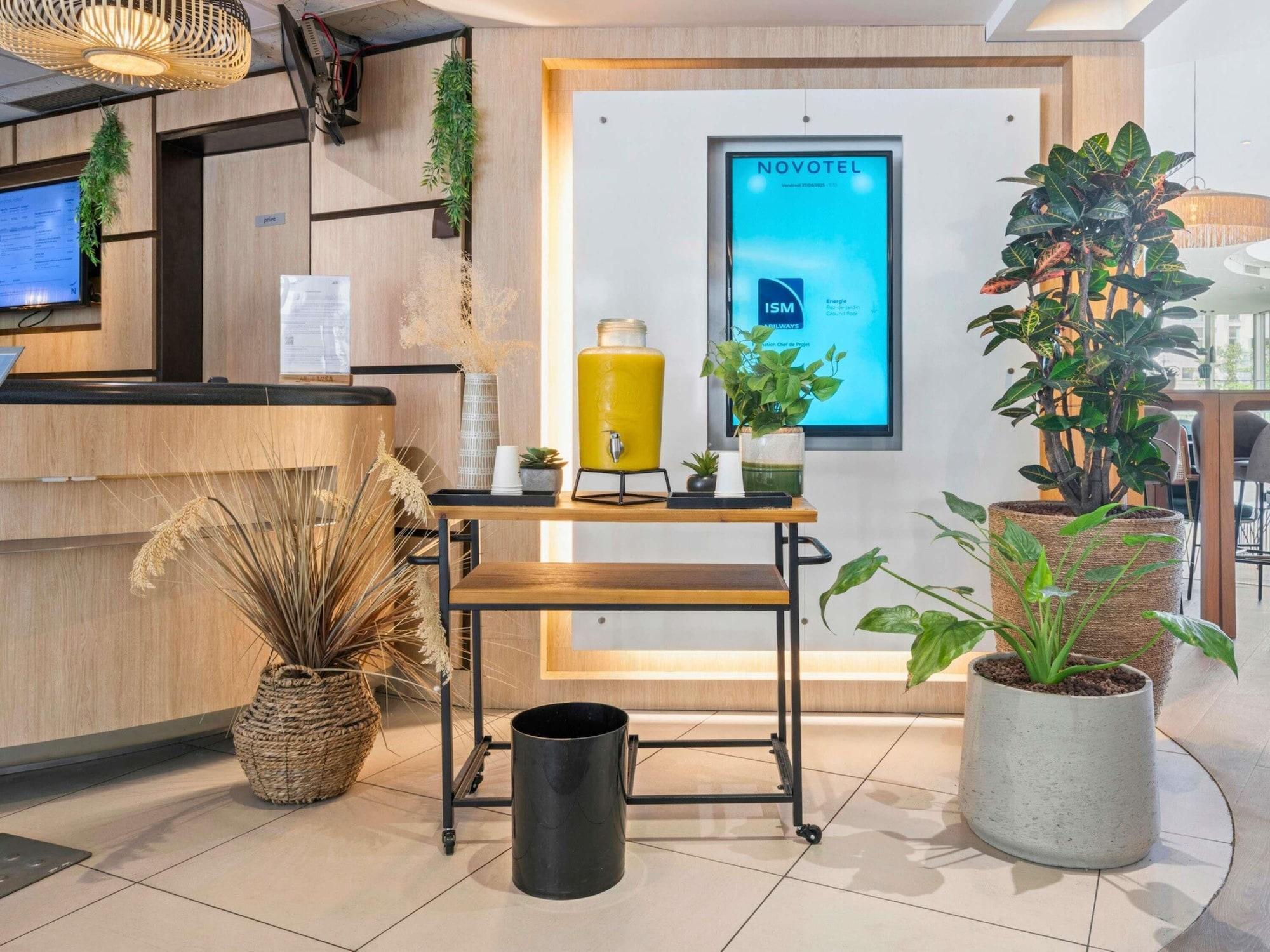 Vista Lobby Novotel Paris Charenton Le Pont