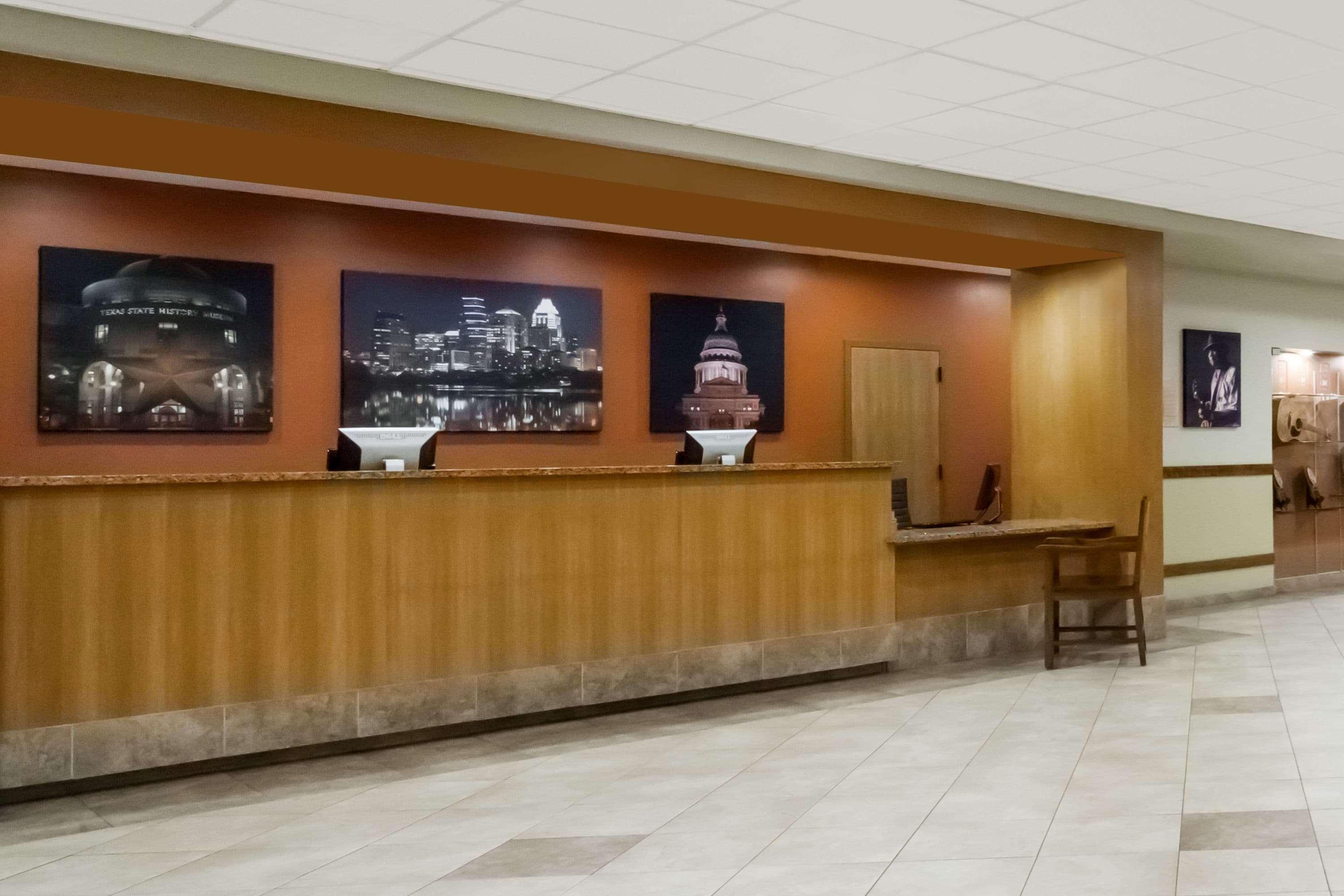 Vista Lobby Wyndham Garden Hotel Austin