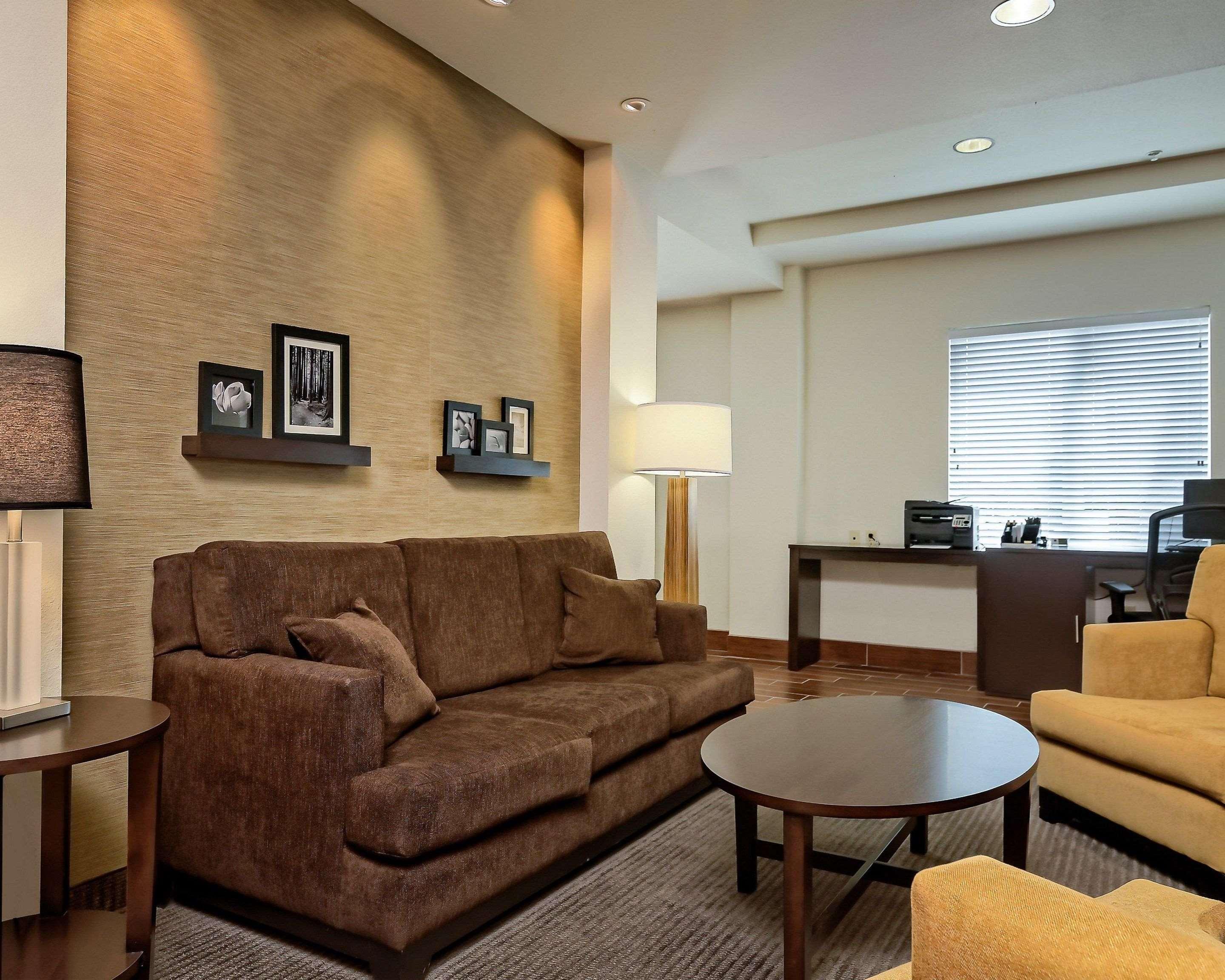 Vista Lobby Sleep Inn & Suites Fort Scott