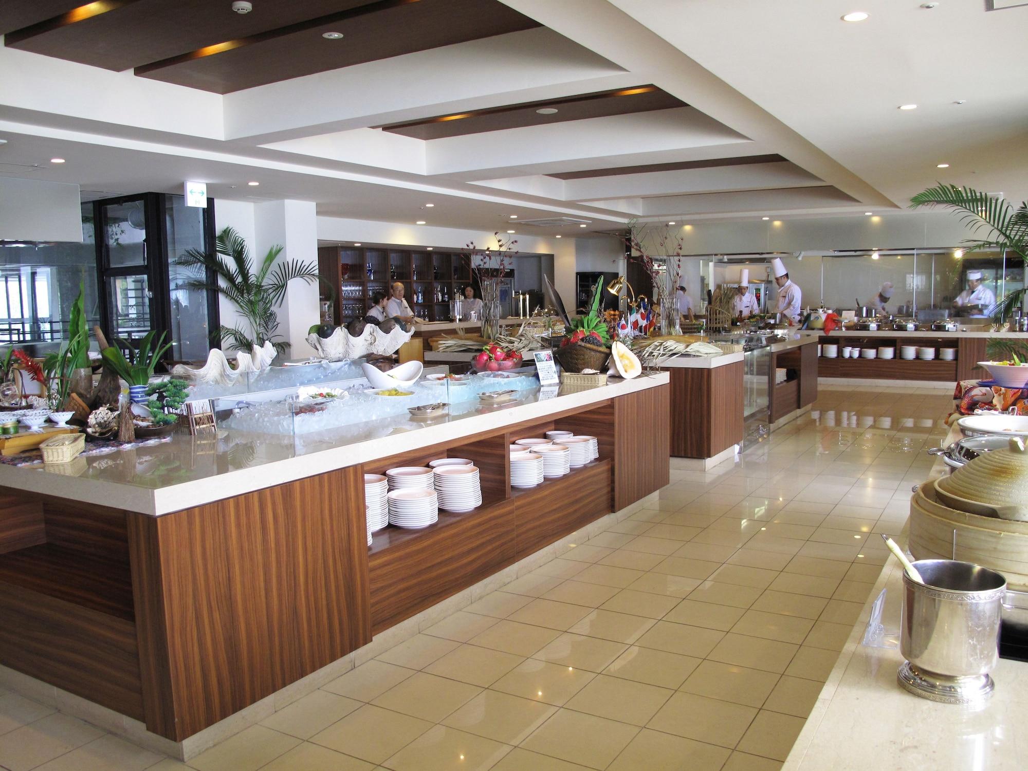 Restaurant Palace in Moon Beach