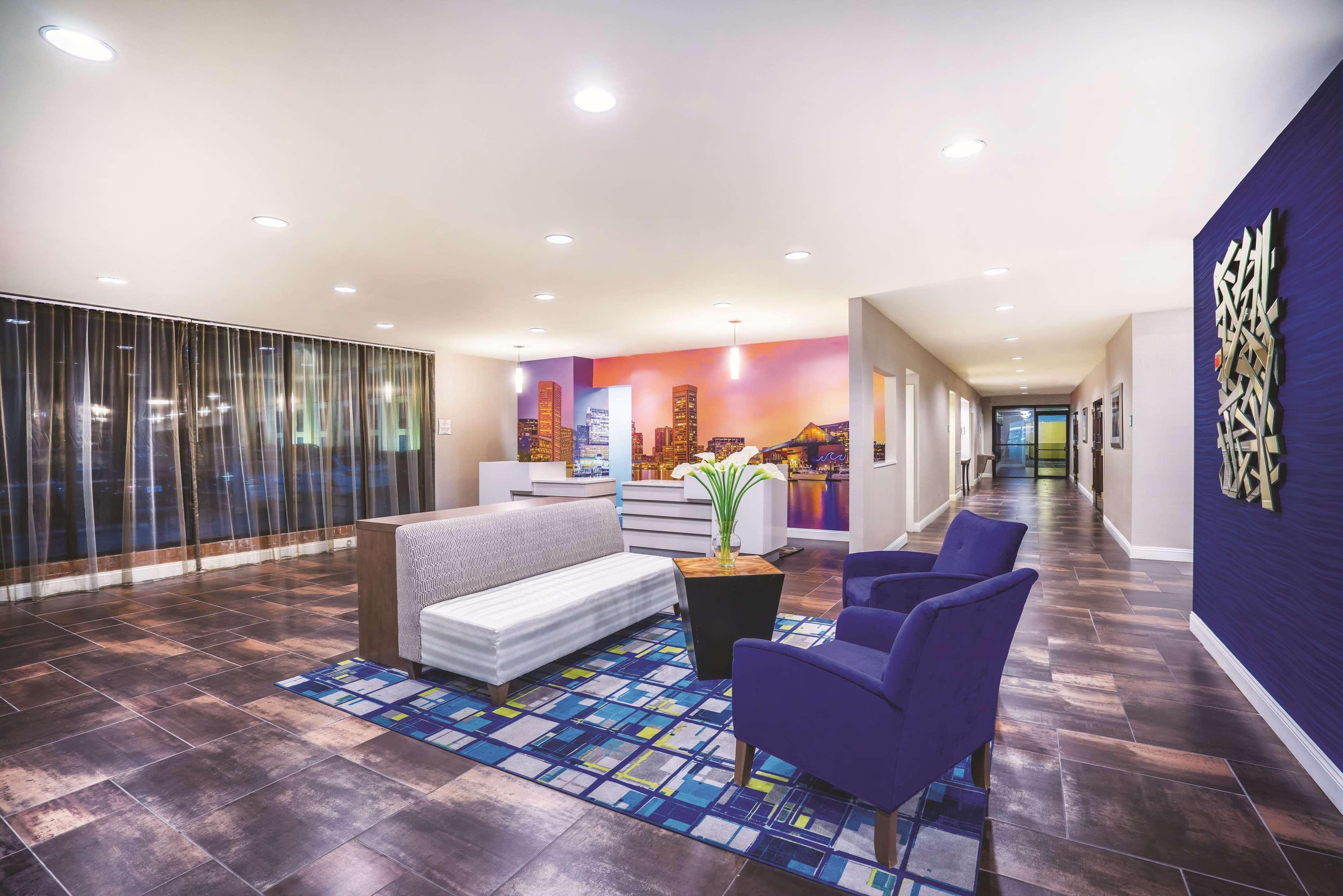 Vista Lobby La Quinta Inn & Suites Baltimore South/ Glen Burni