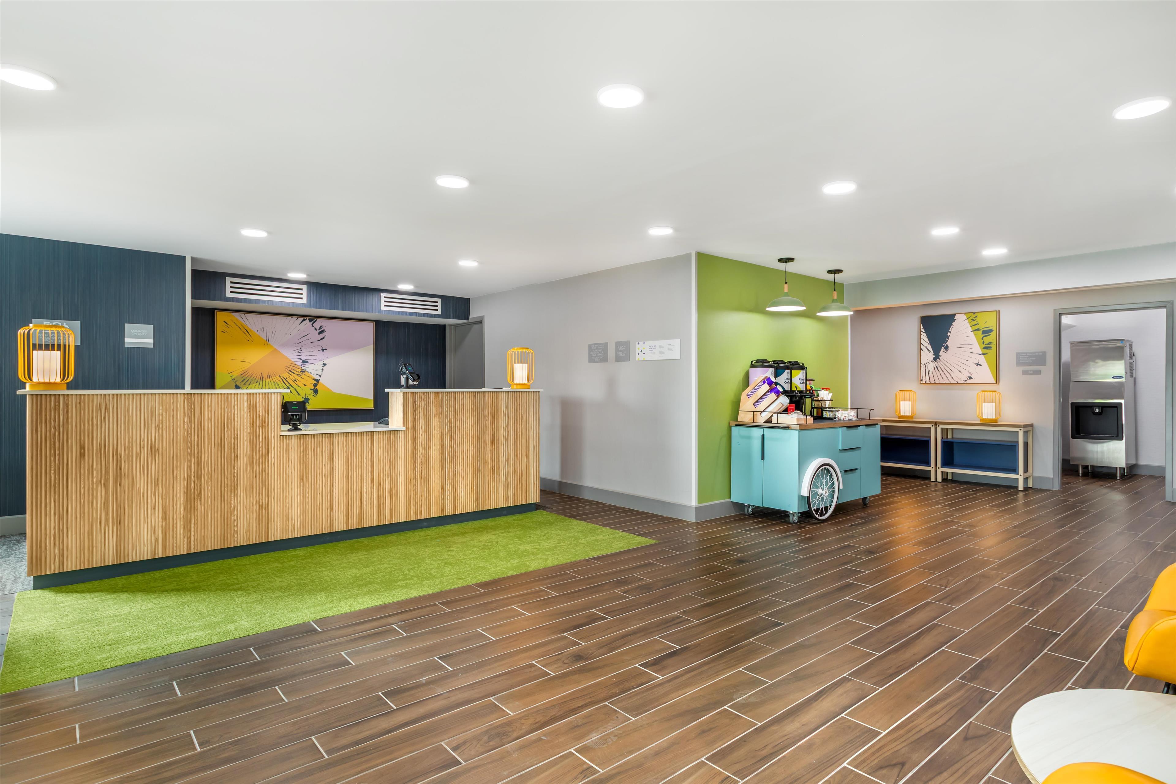 Vista Lobby Spark by Hilton Knoxville North I-75