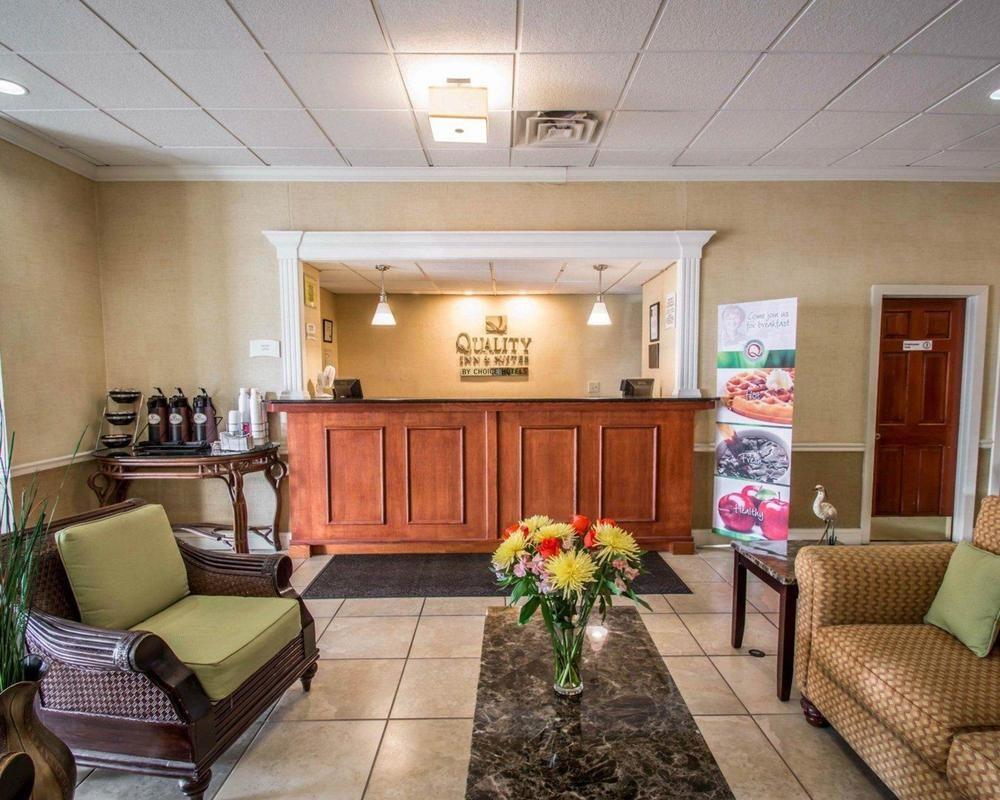 Vista Lobby Quality Inn & Suites Palatka Riverfront