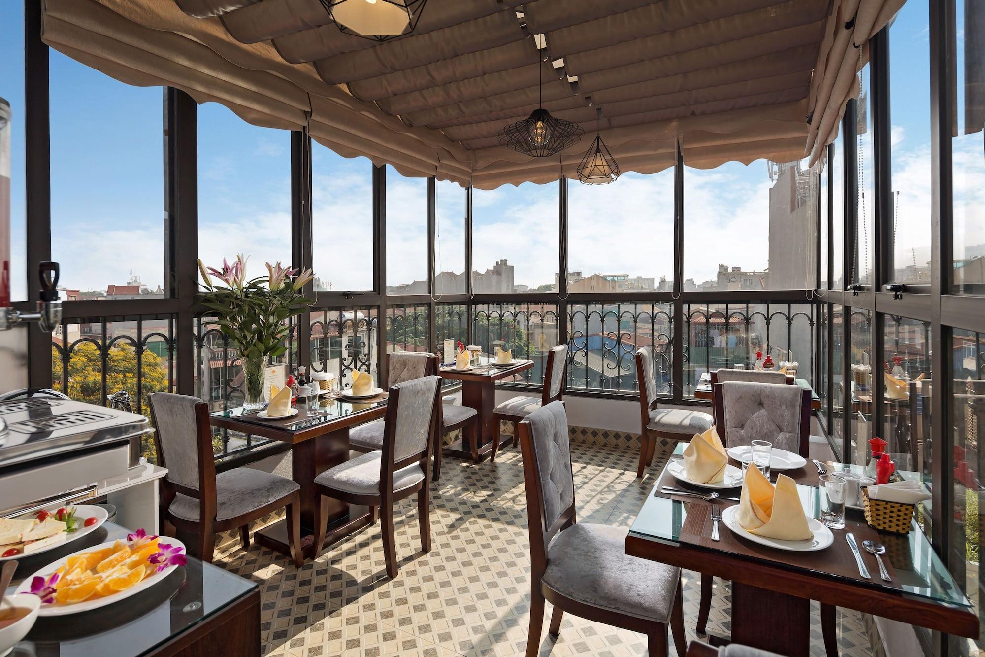 Varios Golden Moon Suite Hotel