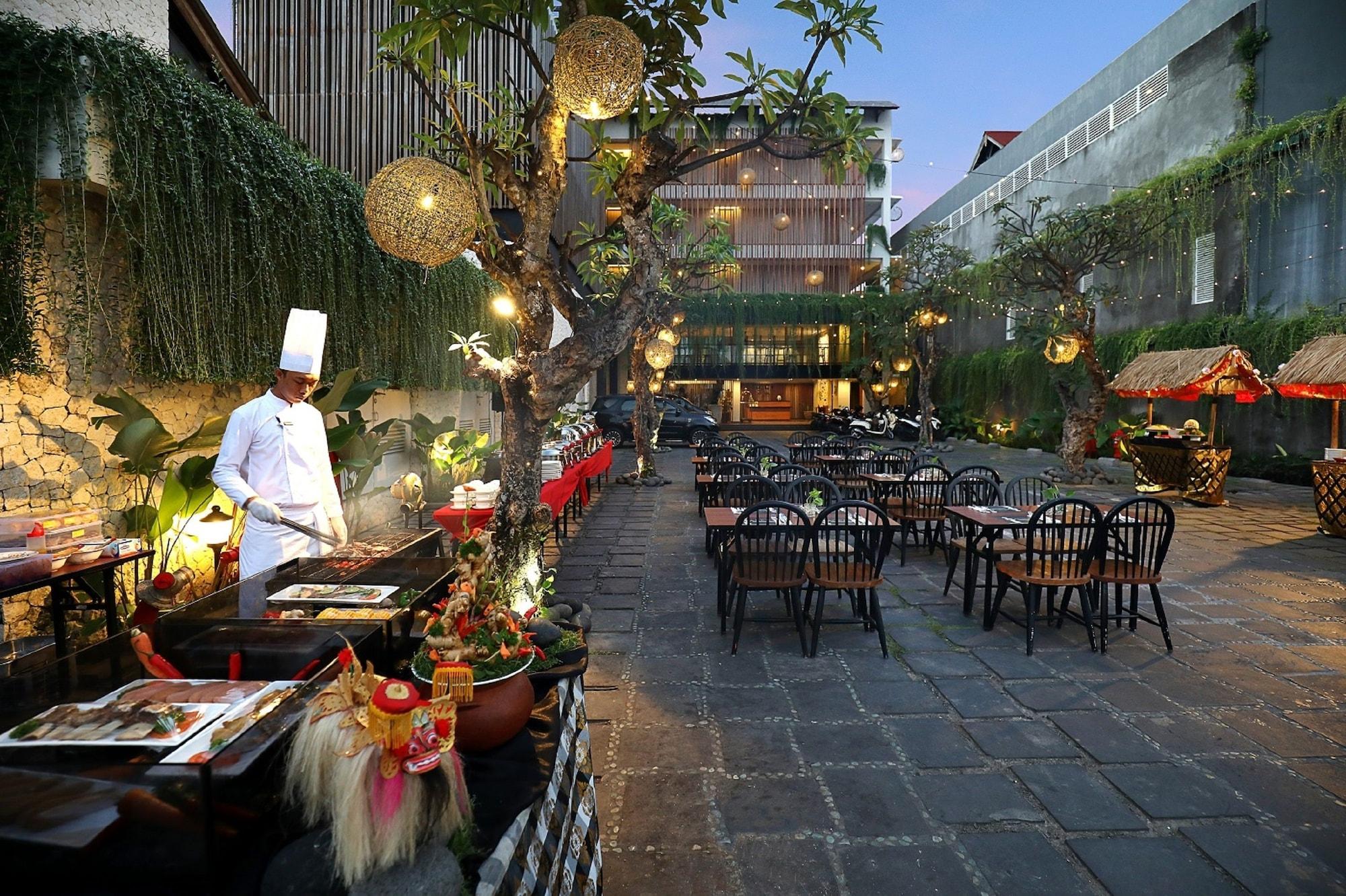 Restaurant Hotel NEO+ Kuta, Legian by ASTON