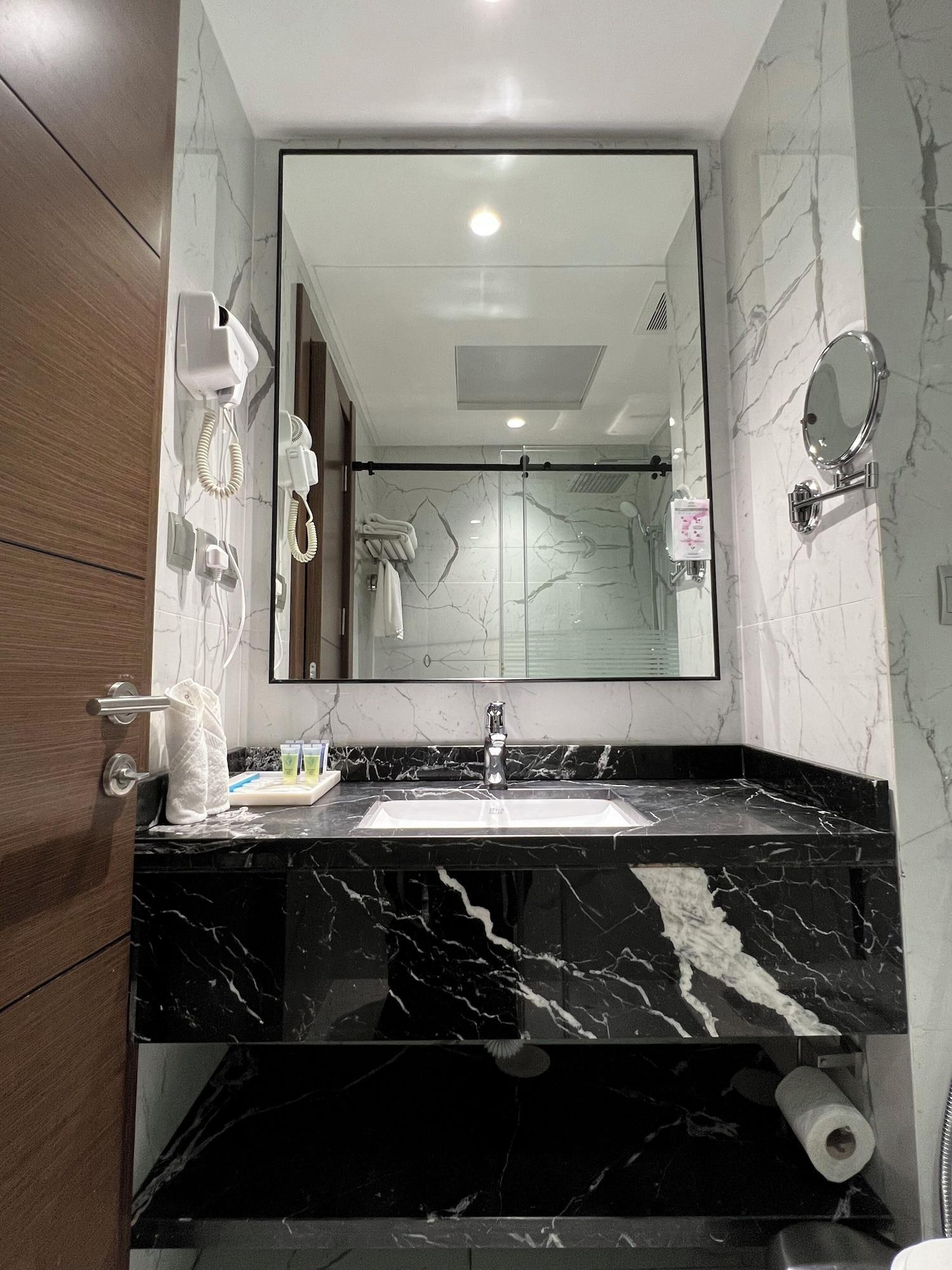 Equipamiento de Habitación Violet Al Shisha Hotel