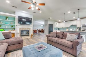 Arriendo temporal - Spacious Home w/ Sunroom, 15 Mi to Pensacola!