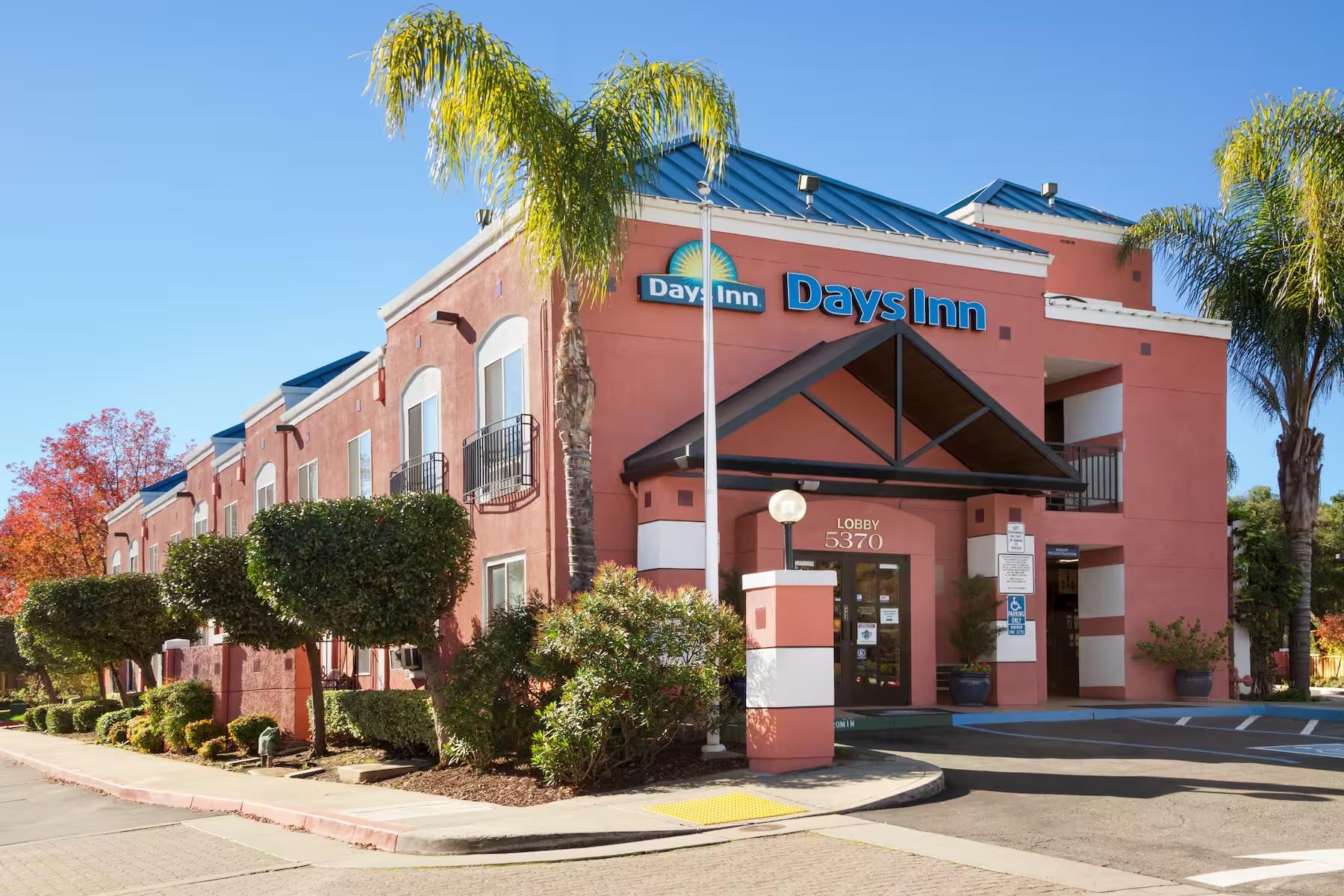 Vista Exterior Days Inn by Wyndham Concord