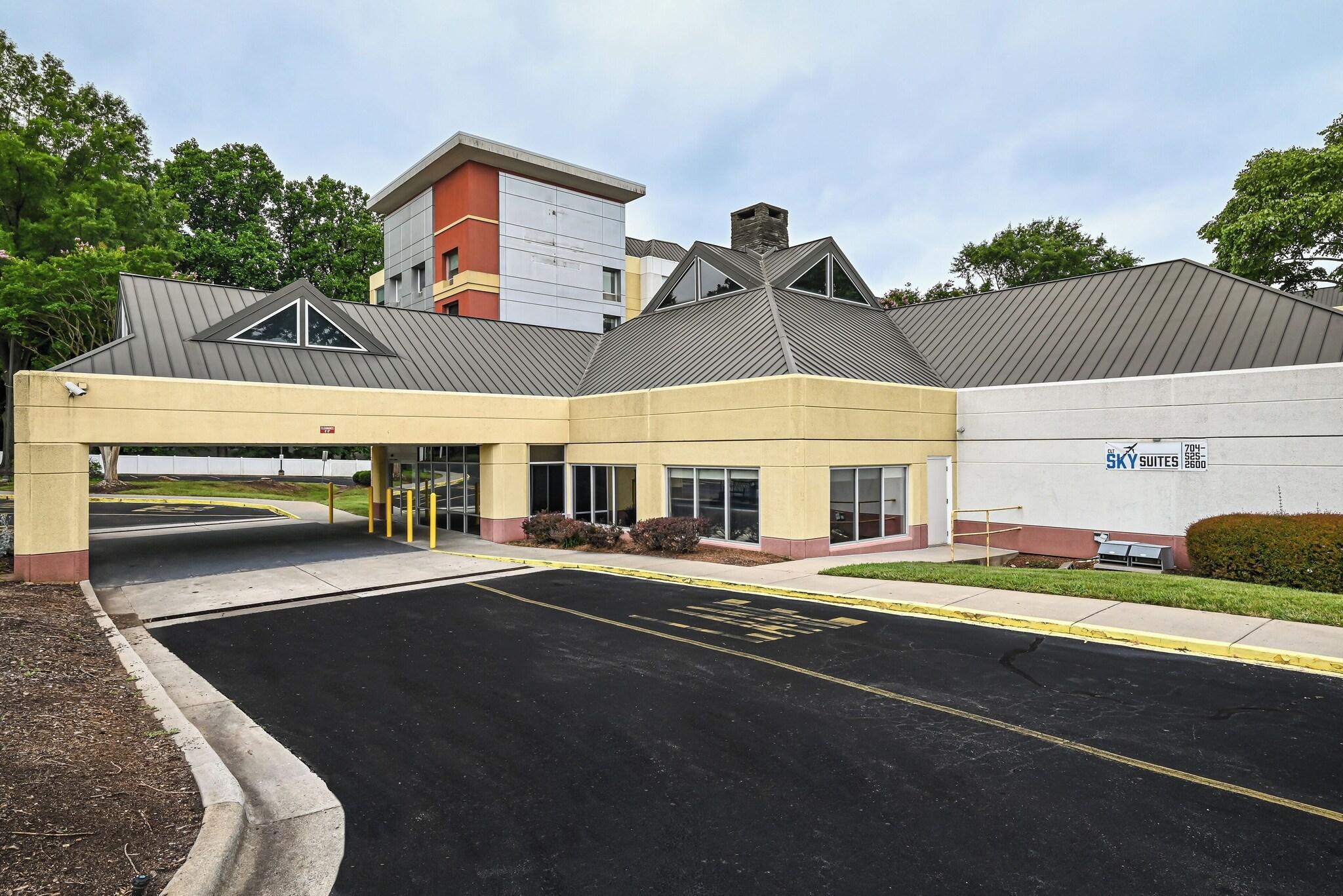 Vista Exterior CLT Sky Suites