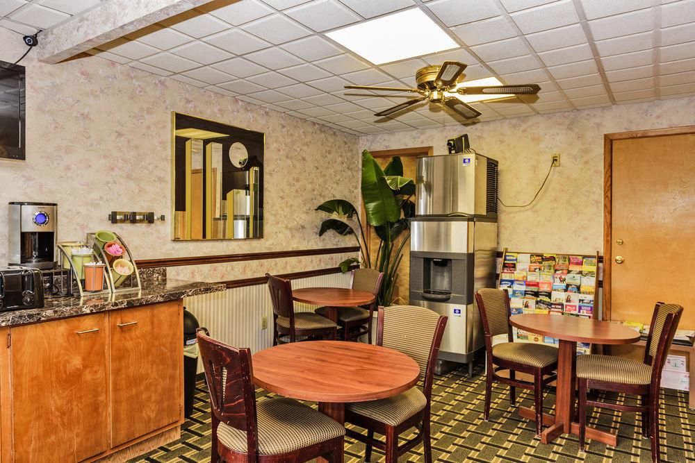 Restaurant Budget Inn Buffalo Airport