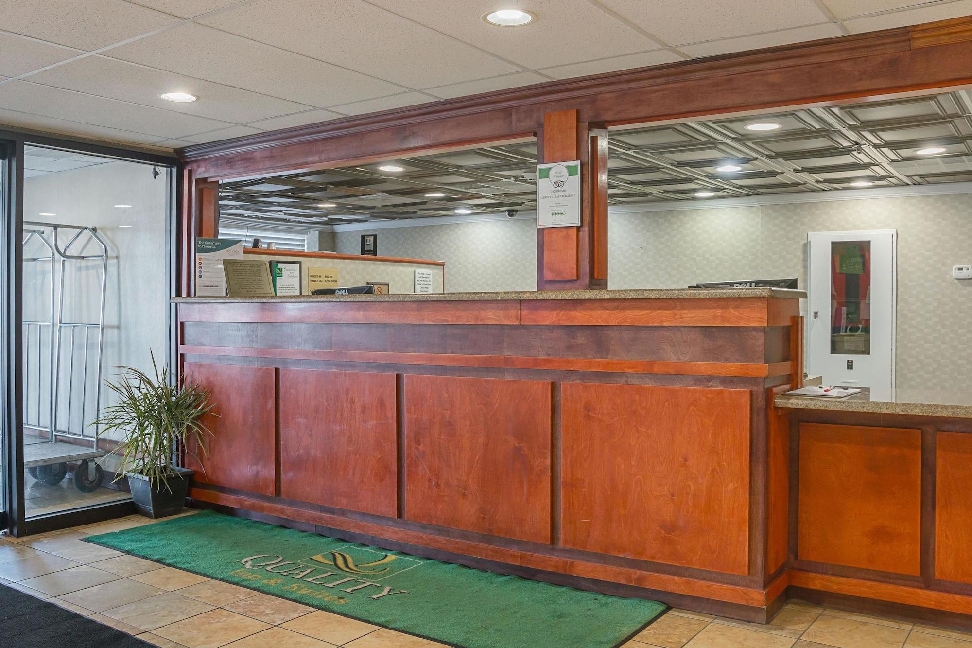 Vista Lobby Quality Inn & Suites Detroit Metro Airport