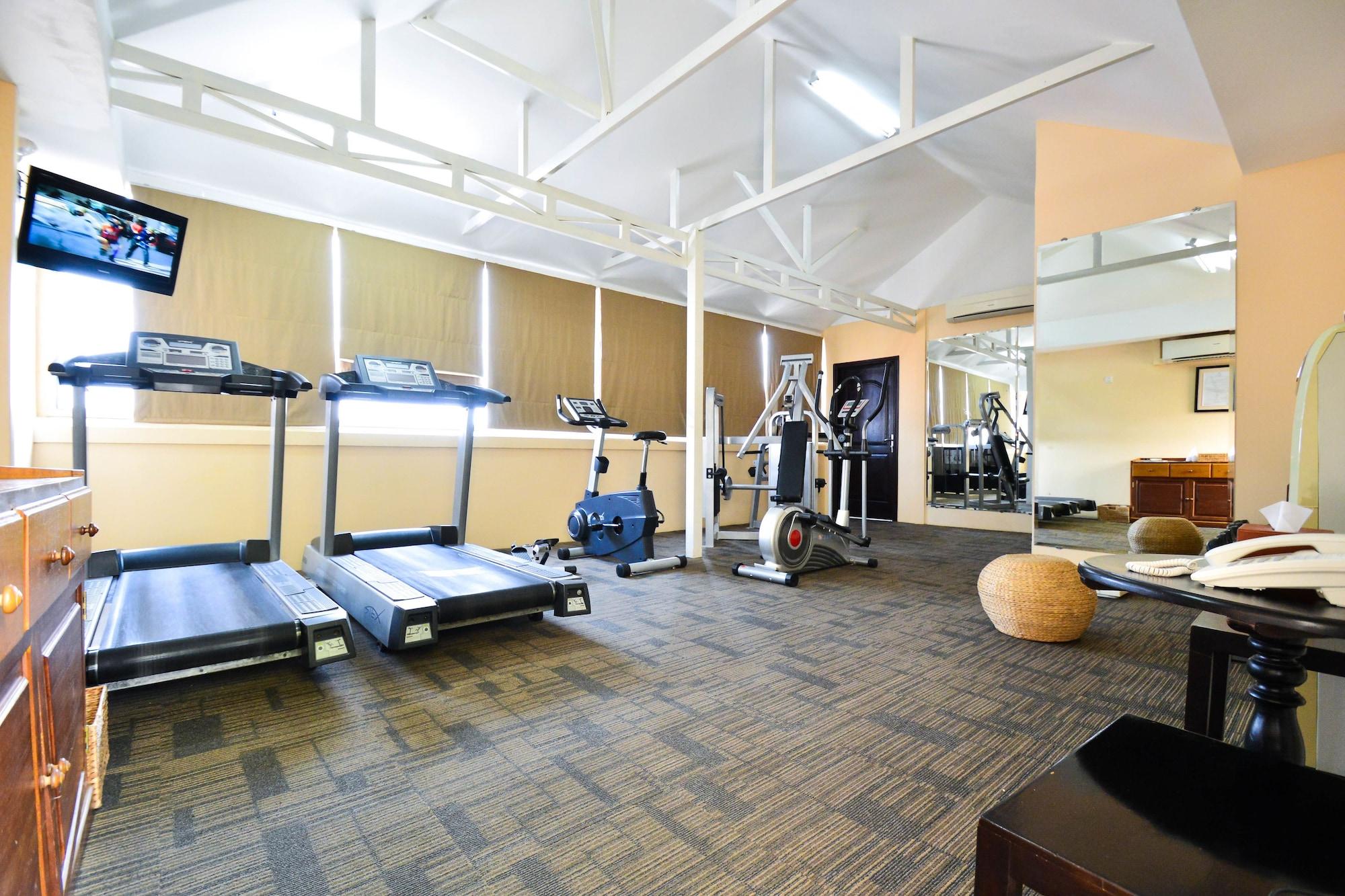 Gimnasio Almond Hotel Sothearos