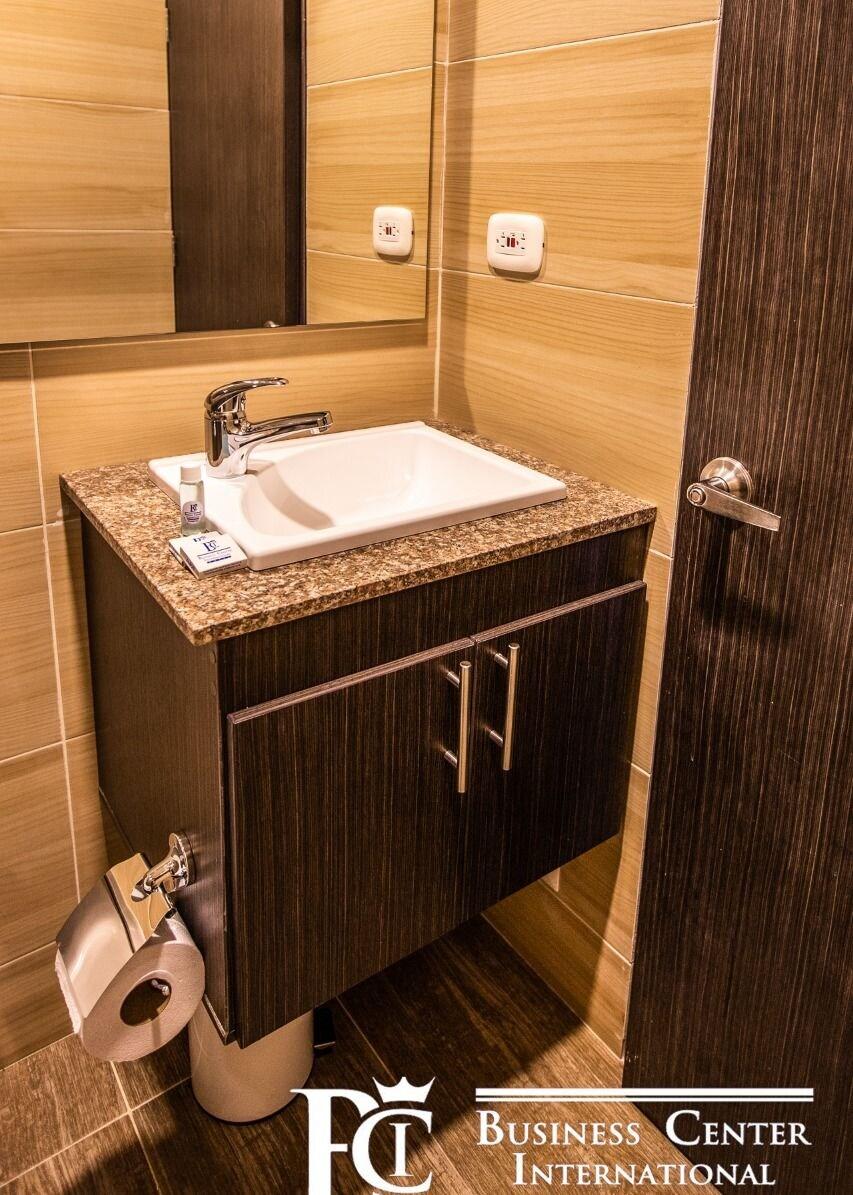Equipamiento de Habitación Hotel Business Center International