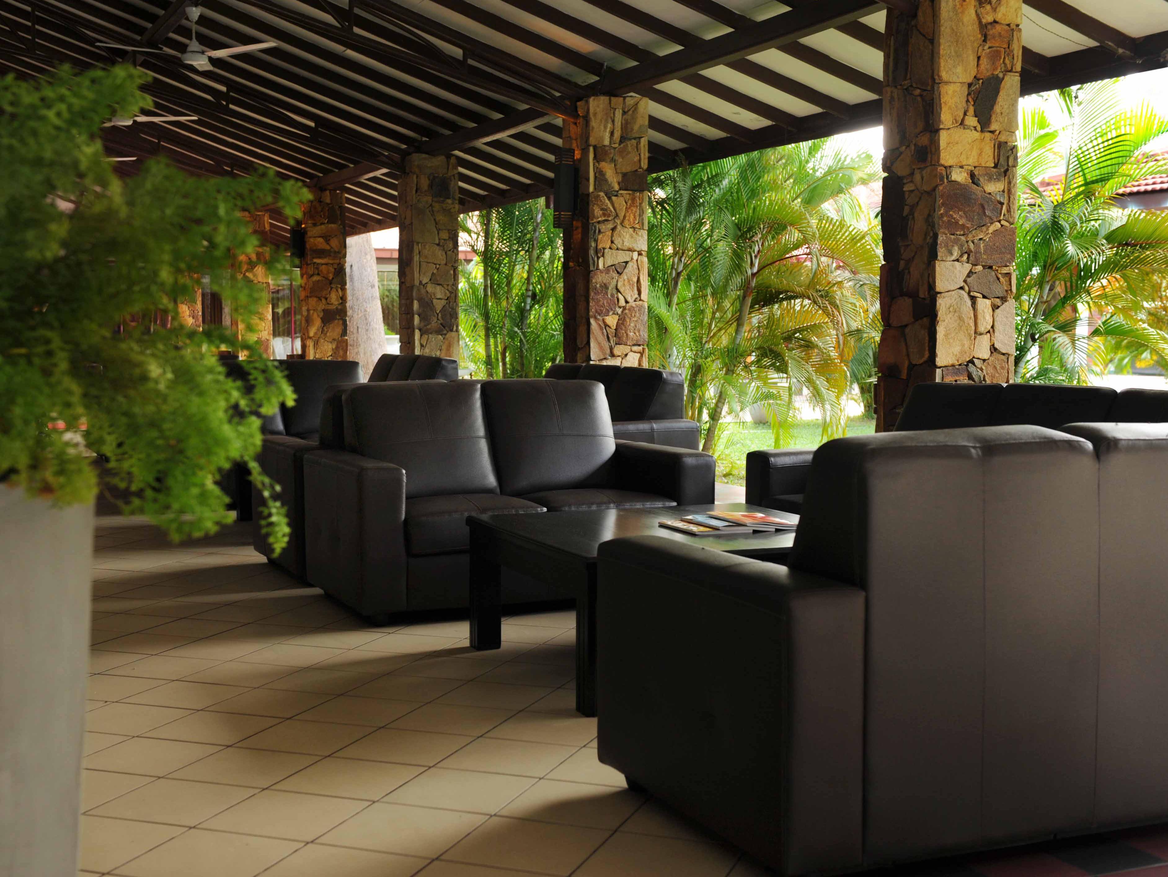 Vista Lobby Full Moon Garden