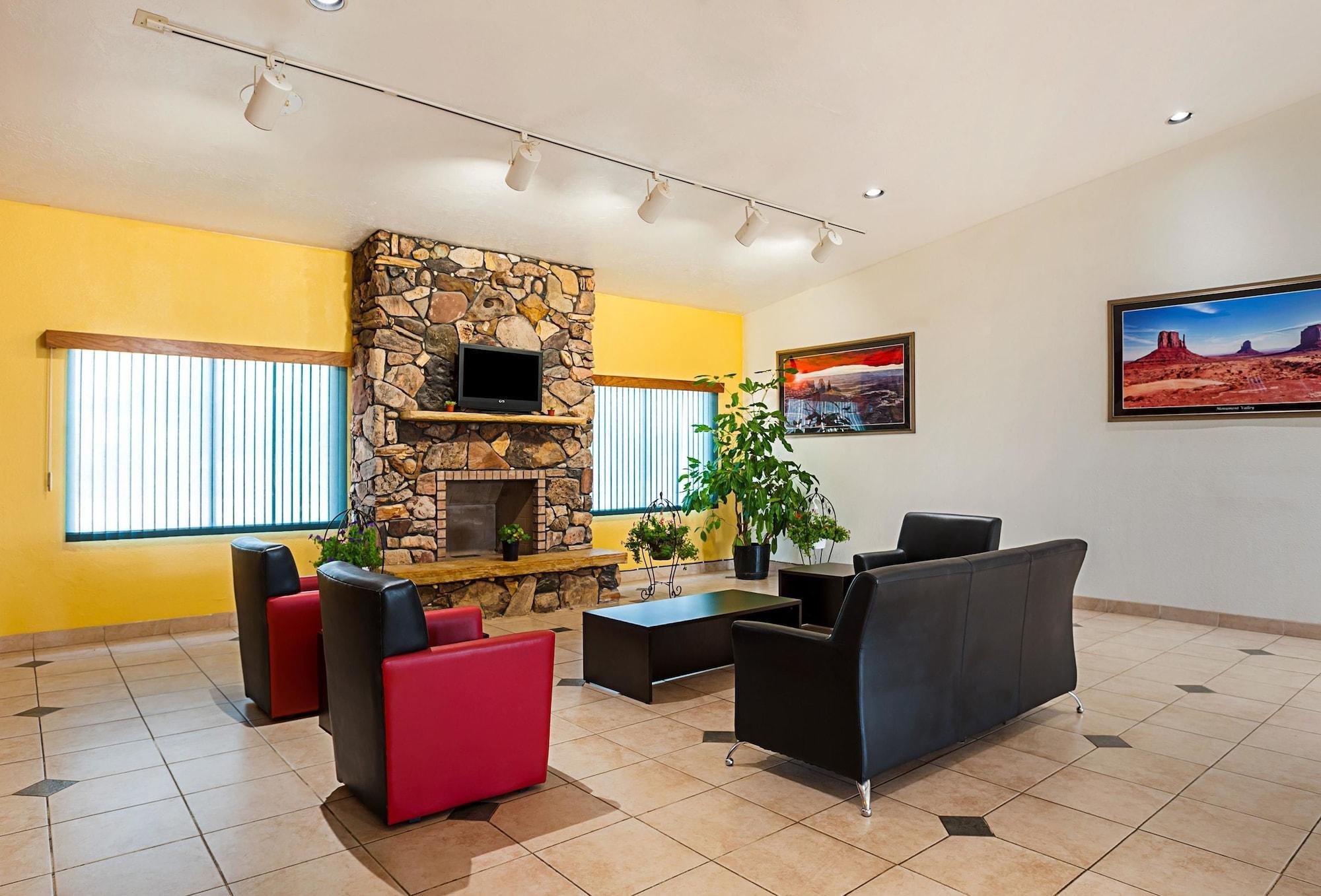 Vista Lobby Rodeway Inn & Suites