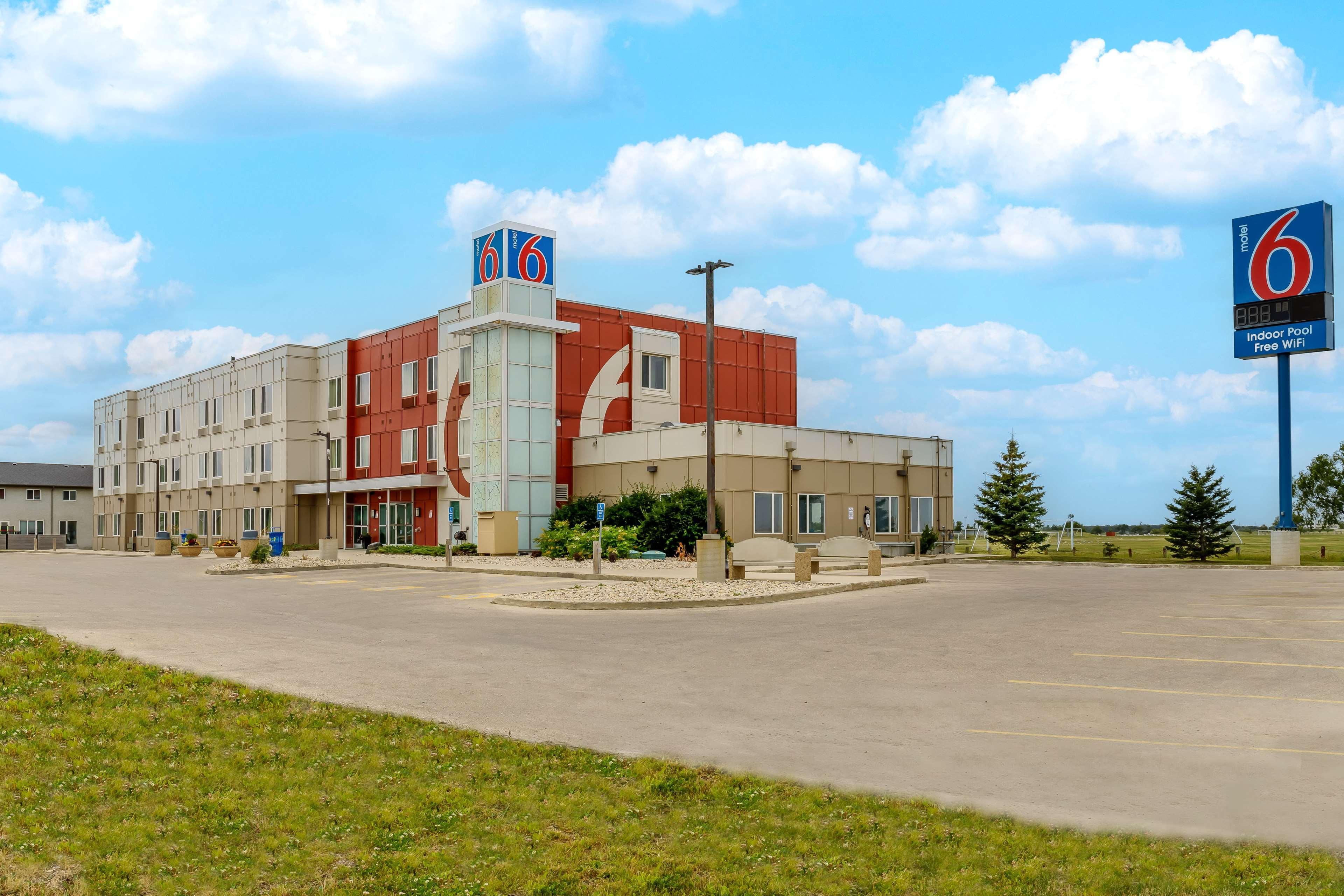 Vista Exterior Motel 6 Headingley