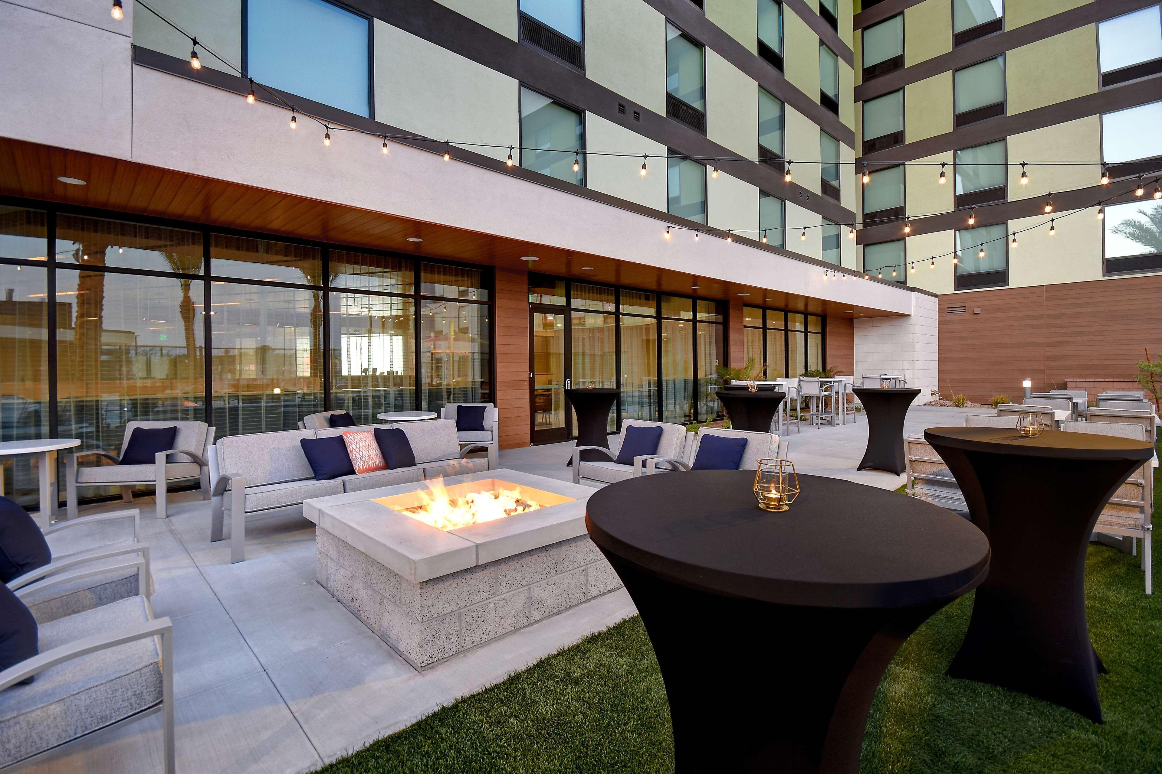 Vista Exterior Hampton Inn & Suites Las Vegas Convention Center - No Resort Fee