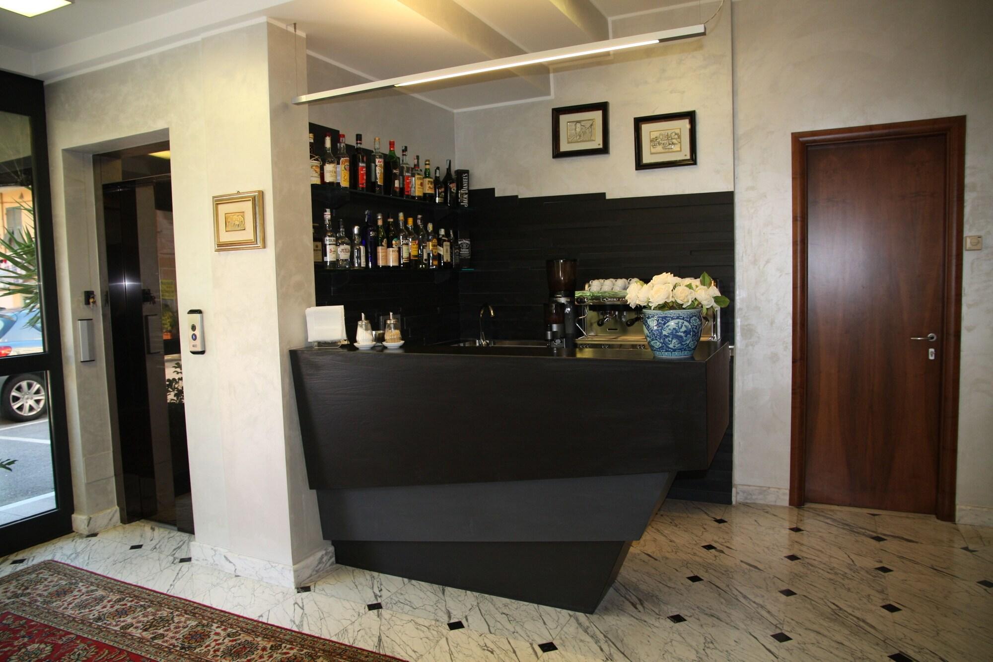 Bar/Salón Hotel Iris