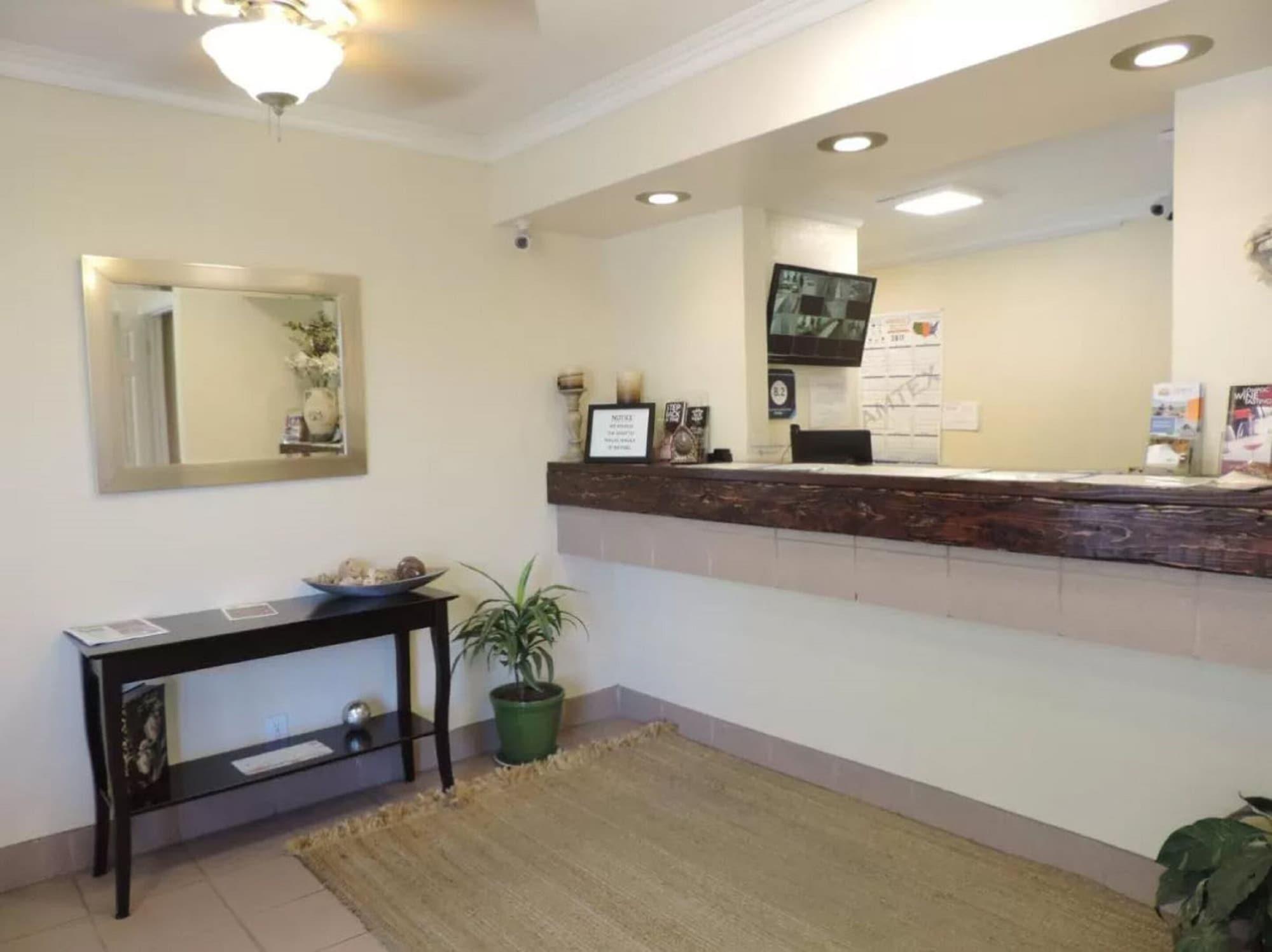 Vista Lobby Lotus of Lompoc - A Great Hospitality Inn