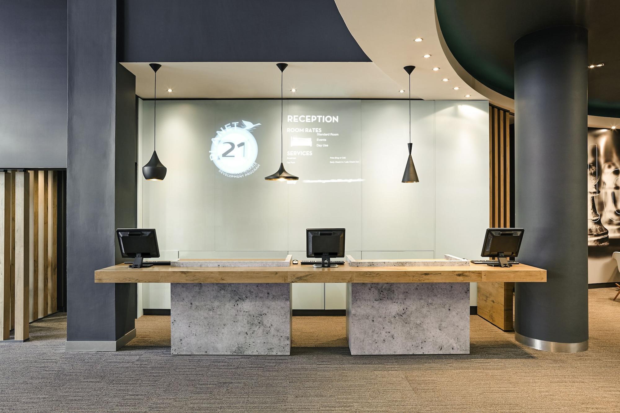 Vista Lobby Ibis Birmingham New Street Station Hotel