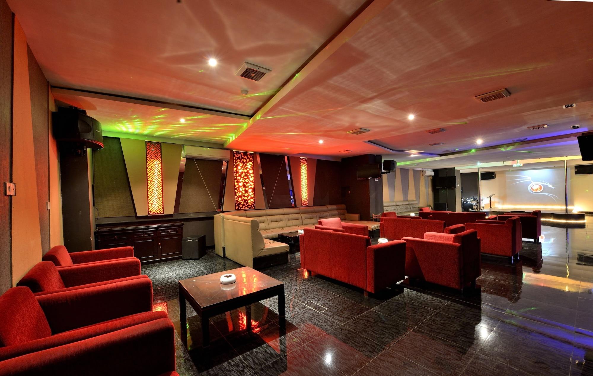 Bar/Salón Gino Feruci Kebonjati