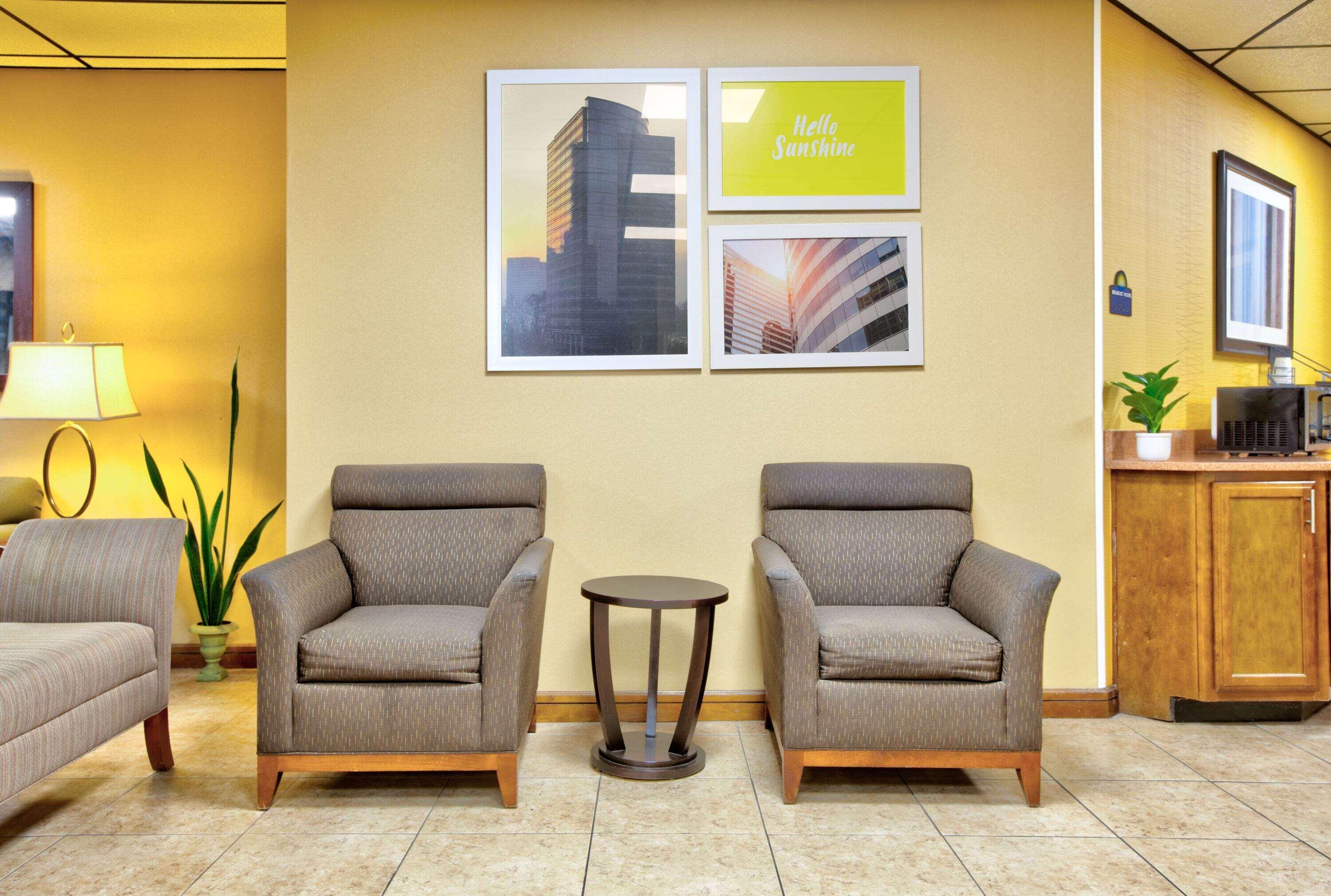 Vista Lobby Days Inn by Wyndham Batesville