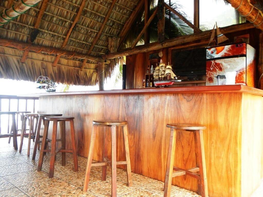 Bar/Salón Punta Roca Surf Resort
