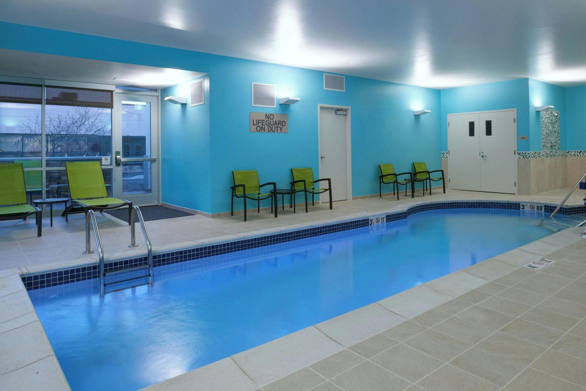 Vista Piscina SpringHill Suites by Marriott East Lansing University Area