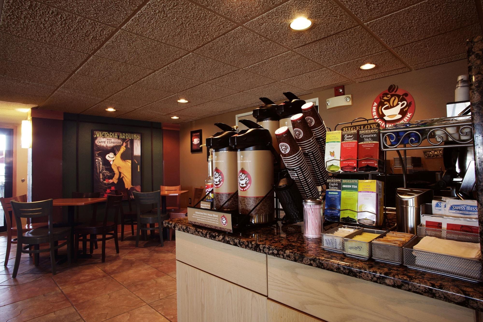 Bar/Salón AmericInn by Wyndham Okoboji