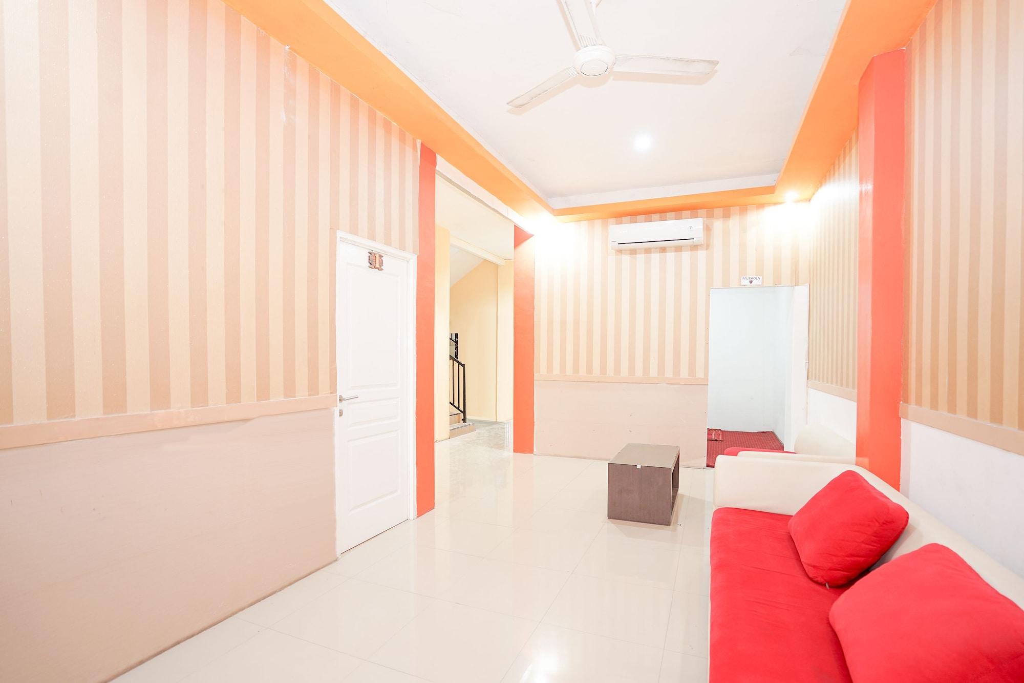 Comodidades del Alojamiento Hotel O Juanda Near Terminal International Juanda