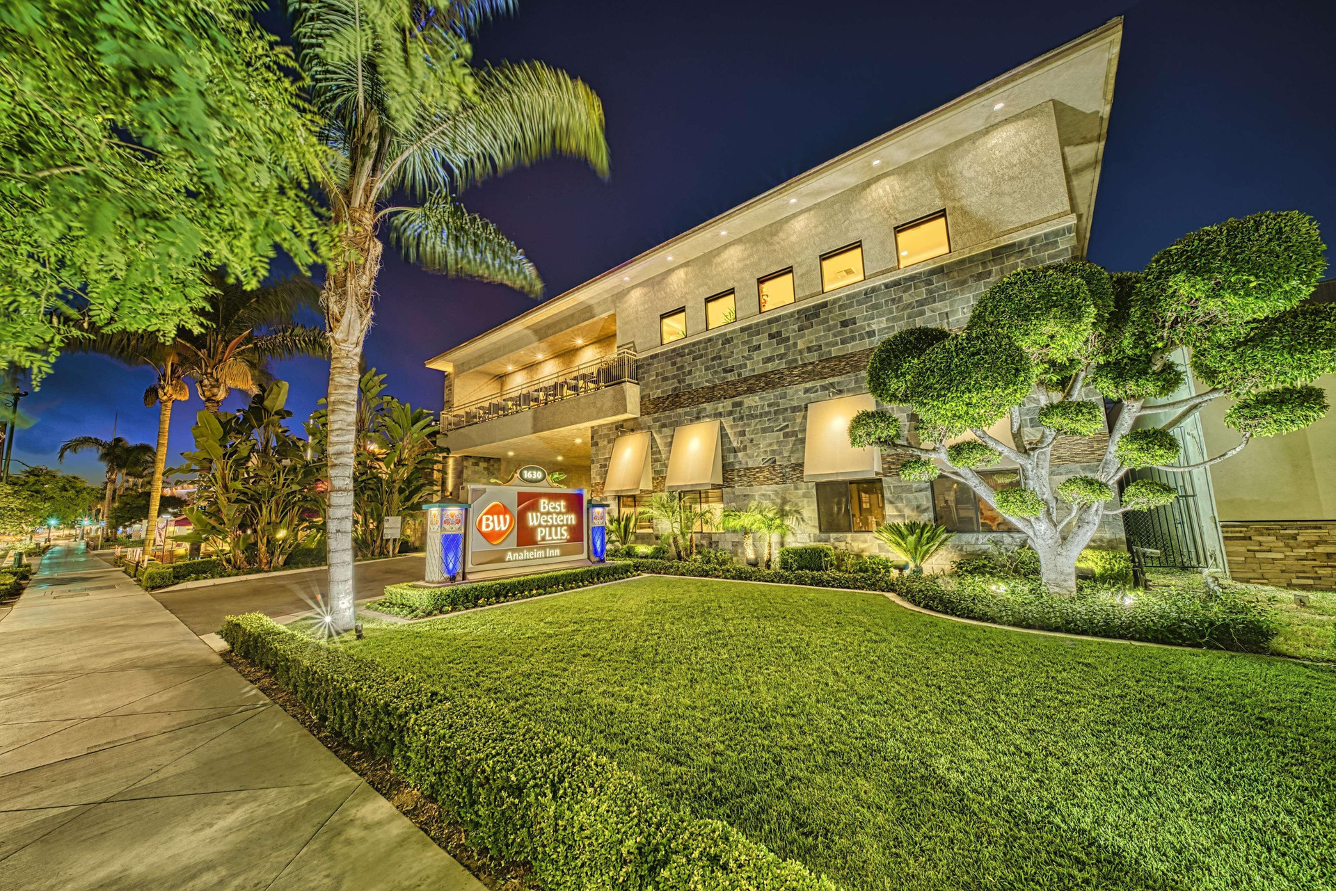 Vista Exterior Best Western Plus Anaheim Inn